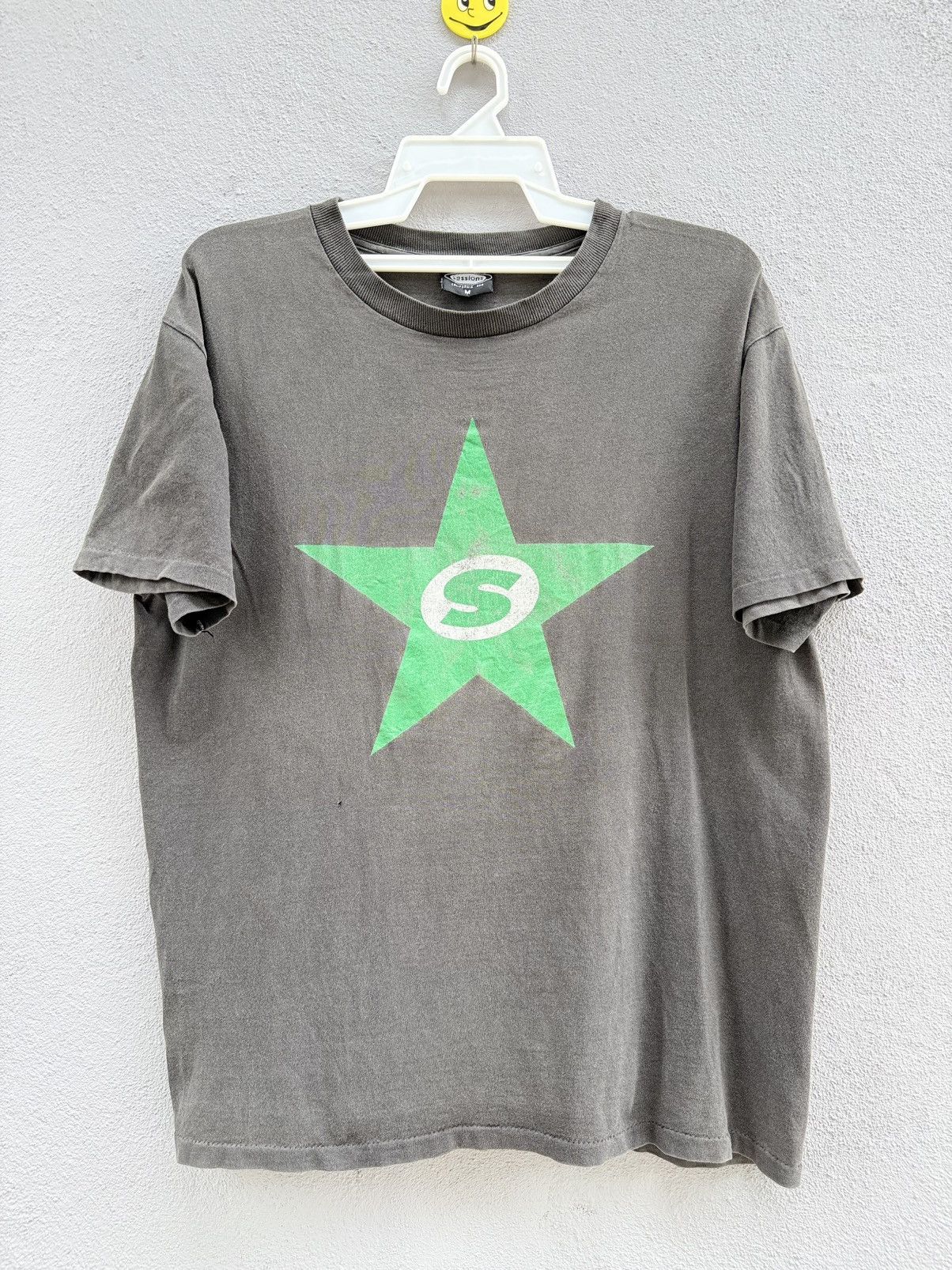 Thrashed Vintage 90s Sessions Skateboard Star Faded Grunge T