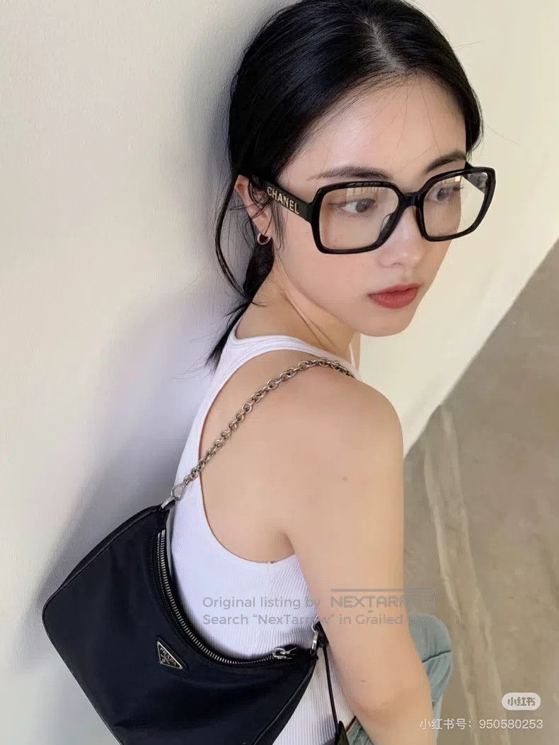 Chanel Chanel Black and gold letters, flat glasses Size ONE SIZE - 9 Thumbnail
