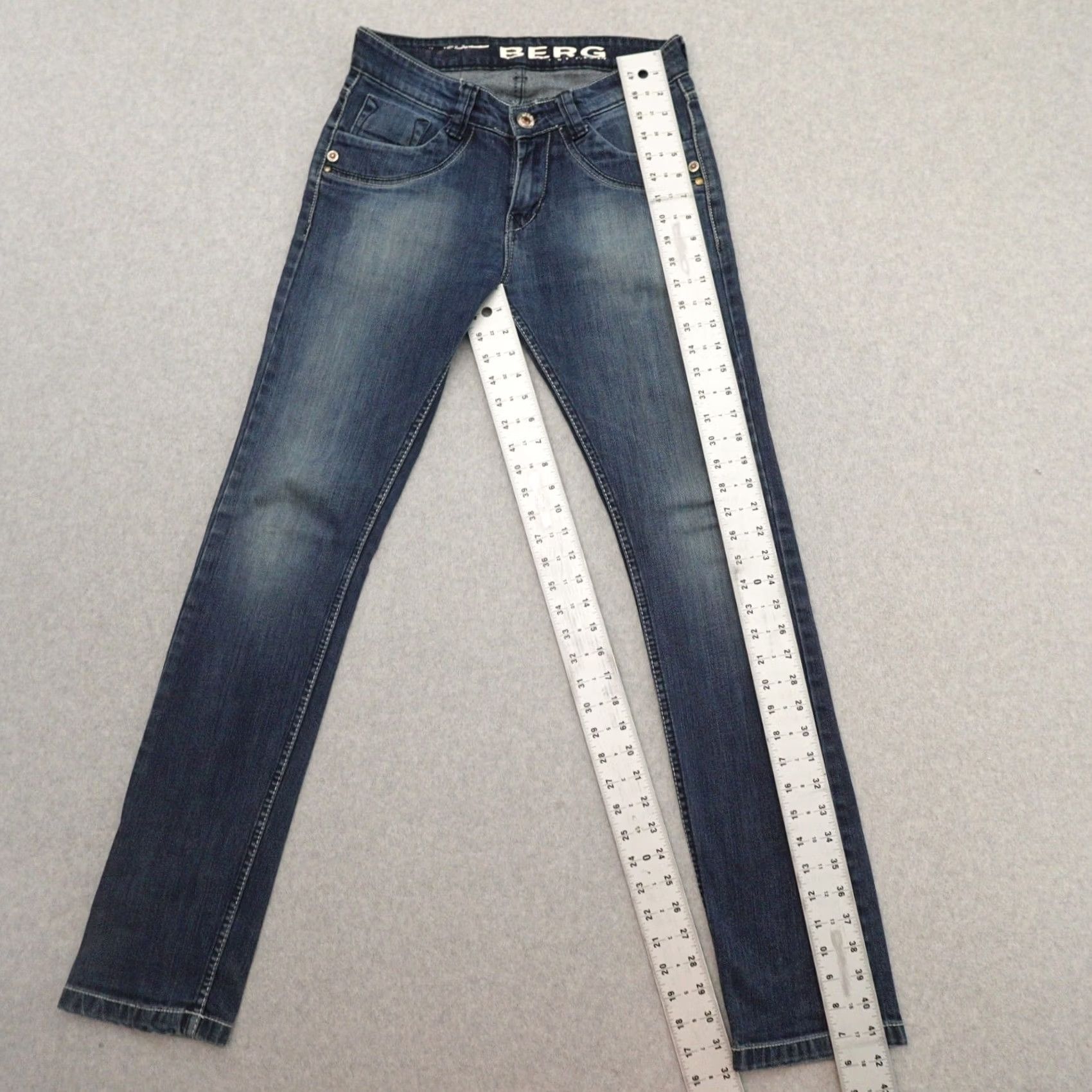 Vintage VINTAGE Iceberg Jeans Women's 32 (32X32) Straight Dark Wash Blue Denim Y2K Jeans Women Straight 32 Blue Embroidered Pockets Size 24" / US 00 / IT 34 - 6 Thumbnail