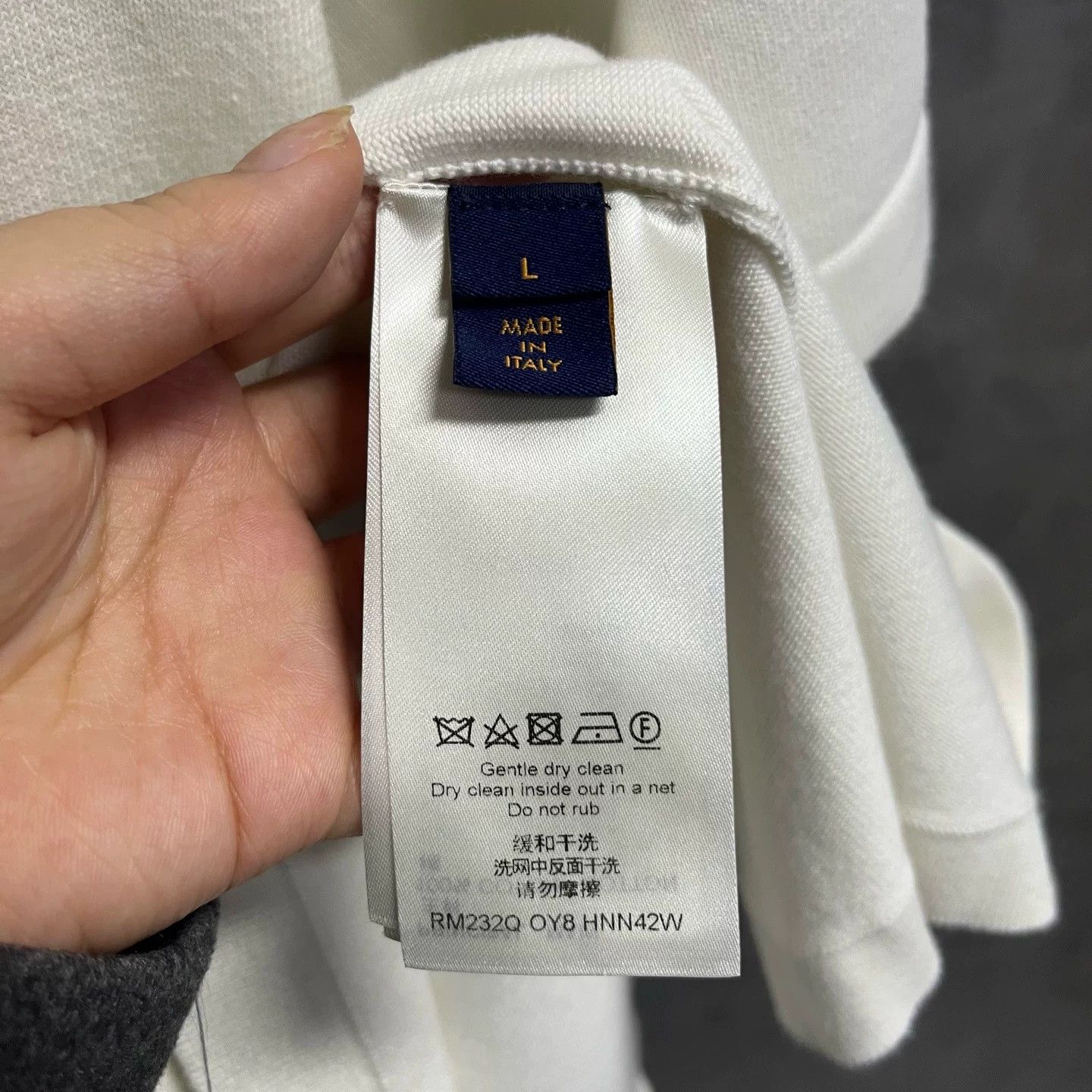 Louis Vuitton Louis Vuitton White Chest Logo Crewneck T-shirt Size US L / EU 52-54 / 3 - 4 Thumbnail