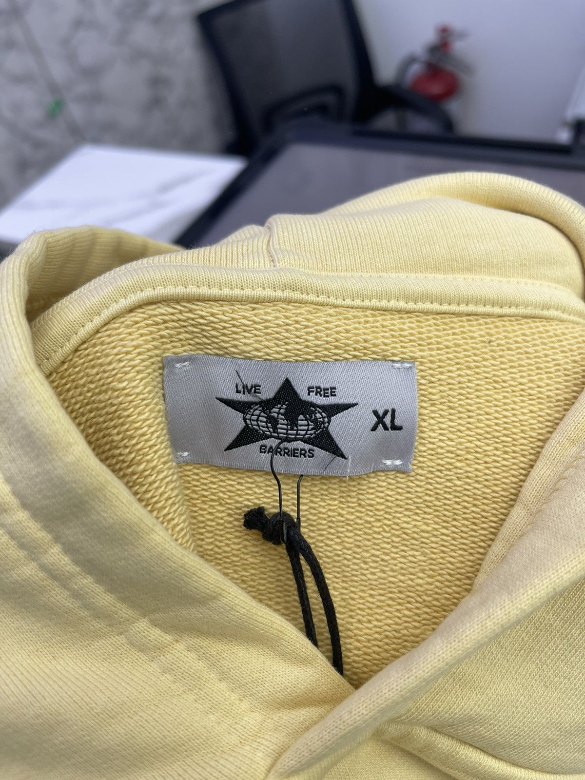 Barriers Barriers “leadership” hoodie (yellow) Size US XL / EU 56 / 4 - 3 Thumbnail