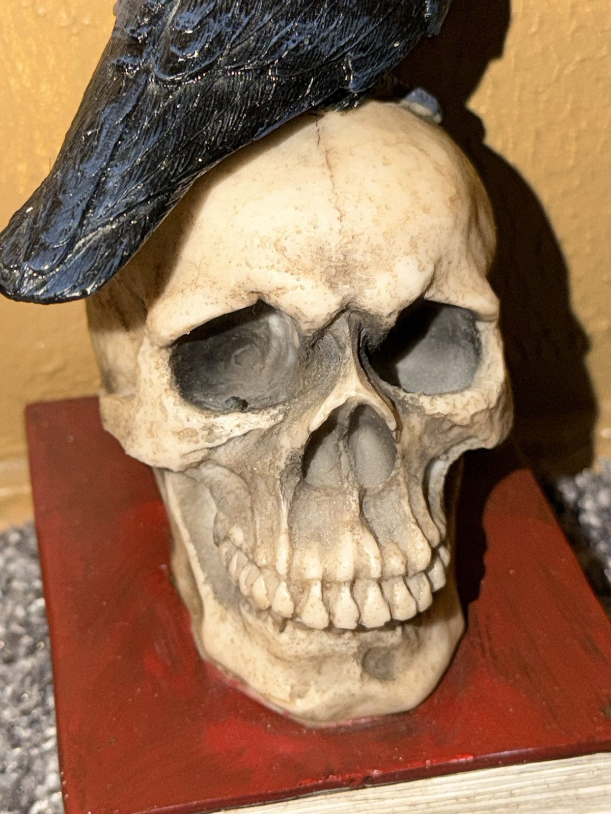 Other DWK Skull Bird Book End 2 Piece Set Used Pre Owned Size ONE SIZE - 8 Thumbnail