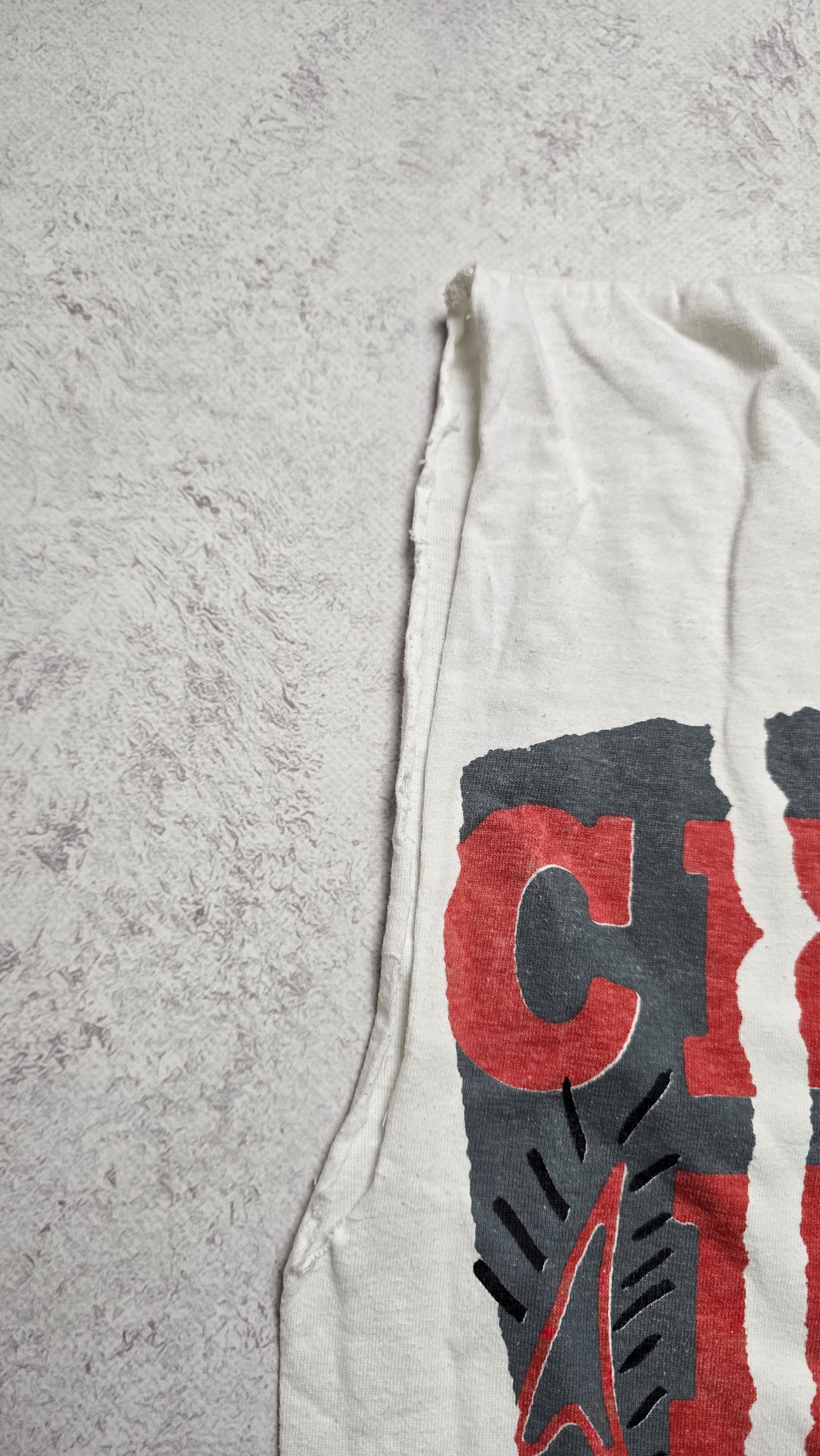 Other Vintage Chicago Bulls Tshirt By Magic Johnson Big Logo Print Size US M / EU 48-50 / 2 - 5 Thumbnail
