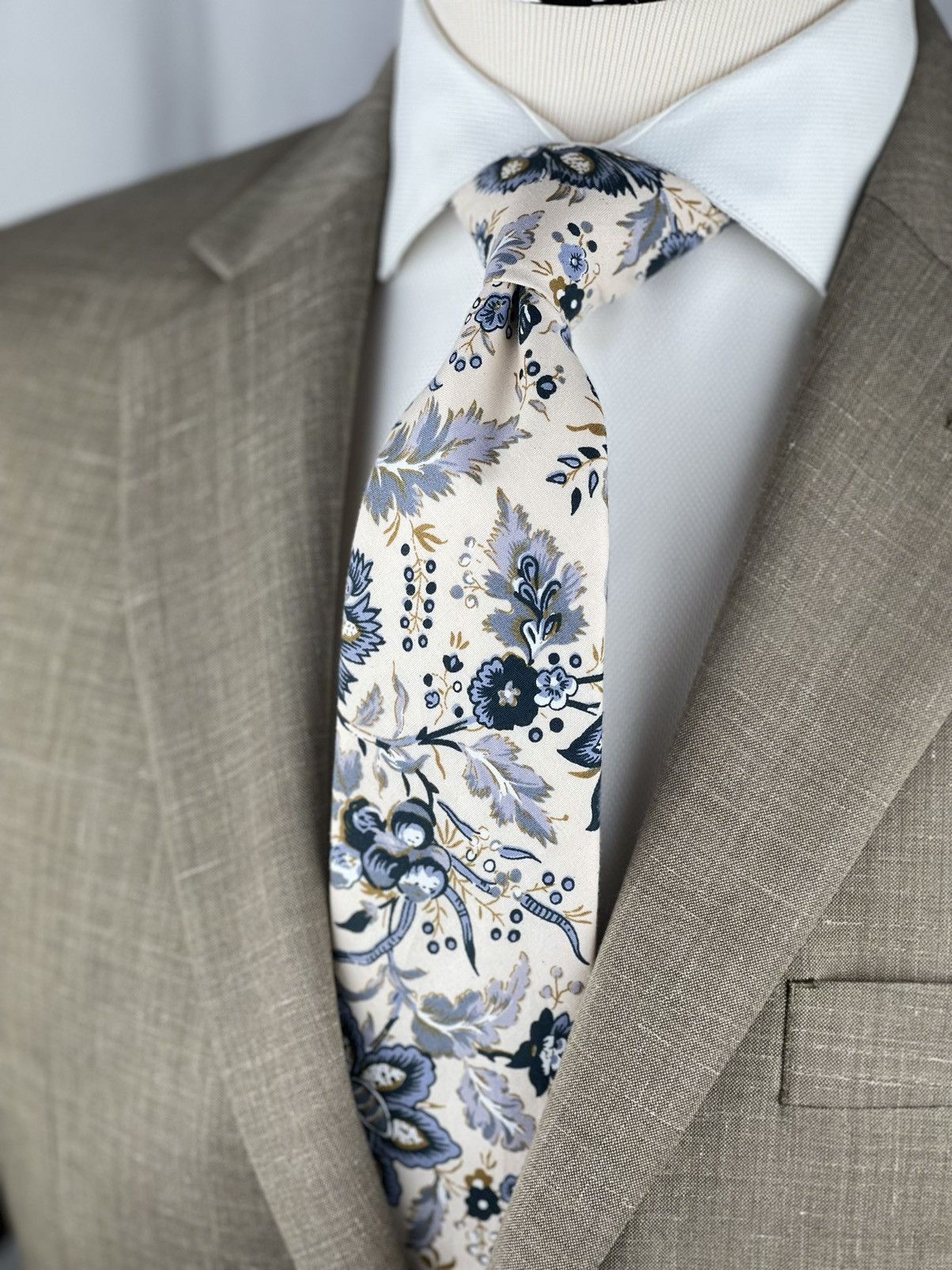 Other Men’s Off-white w/ Steel Blue Oriental Floral Necktie Size ONE SIZE - 3 Thumbnail