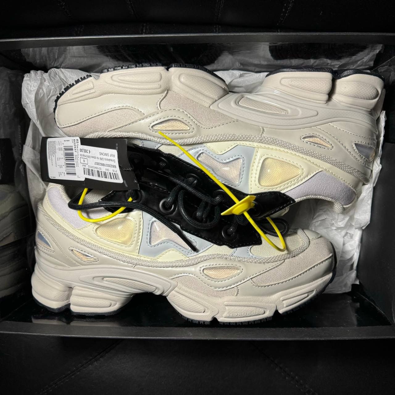 Adidas × Raf Simons Adidas Raf Simons Ozweego Cream Size US 6.5 / EU 39-40 - 9 Thumbnail