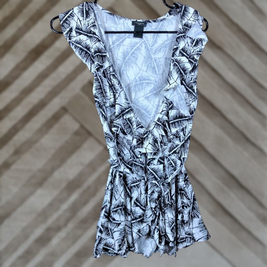 Ann Taylor Ann Taylor LOFT Women's Blouse Black Floral Ruffle Peplum Sleeveless Stretch M V-Neck Size M / US 6-8 / IT 42-44 - 1 Thumbnail