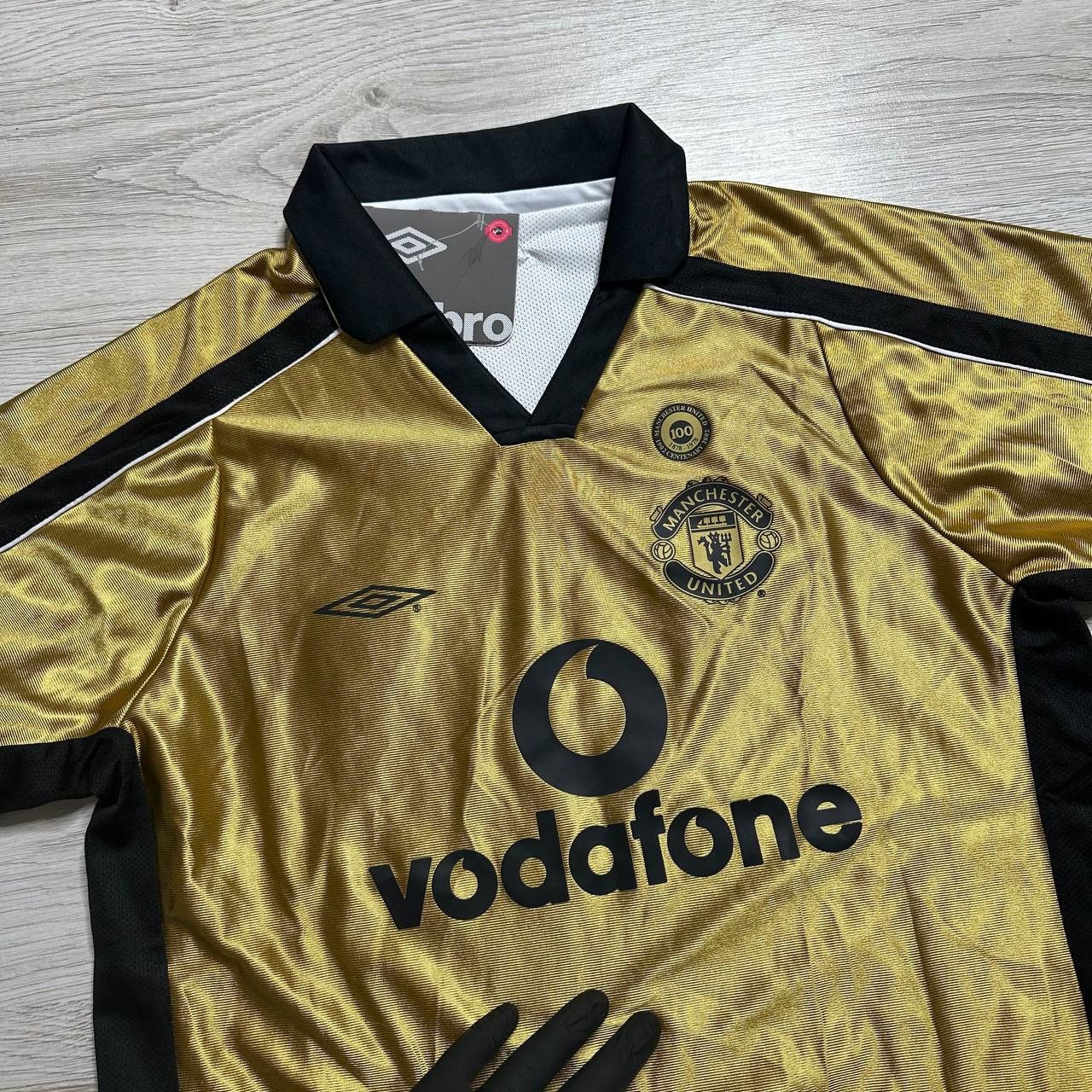 Umbro Vintage Manchester United Soccer jersey gold/white - Size L Size US L / EU 52-54 / 3 - 3 Thumbnail