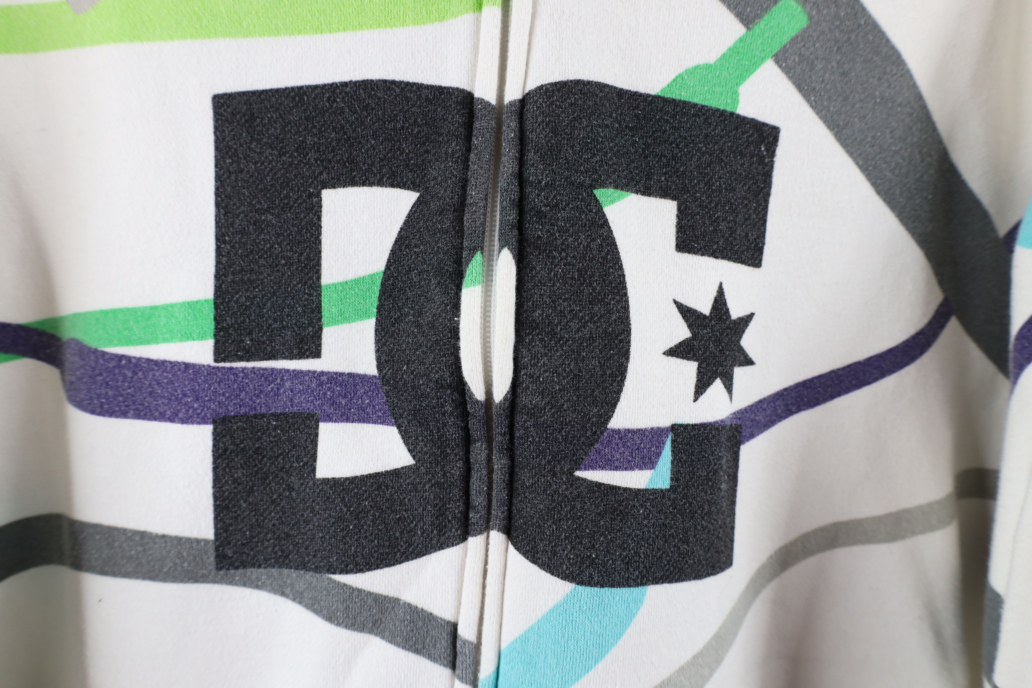 Vintage Vintage DC Shoes Skateboarding Heavyweight Full Zip Hoodie Size US XL / EU 56 / 4 - 4 Thumbnail