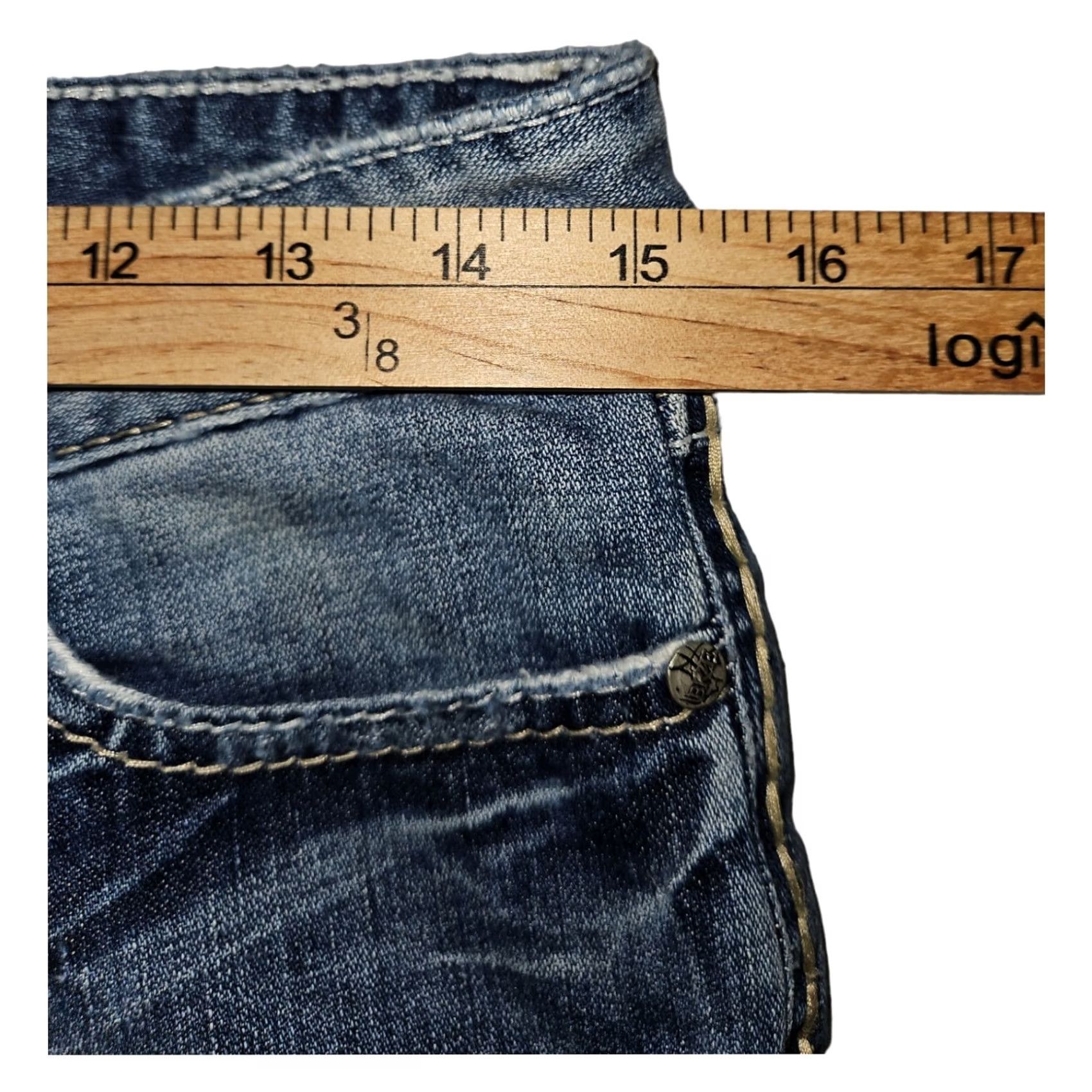 Vintage VINTAGE Buckle Bermuda Shorts Women's 26 Blue Denim Embroidered Distressed 5-Pocket Low Rise Inseam 15in Cotton Machine Washable Size 26" / US 2 / IT 38 - 4 Thumbnail