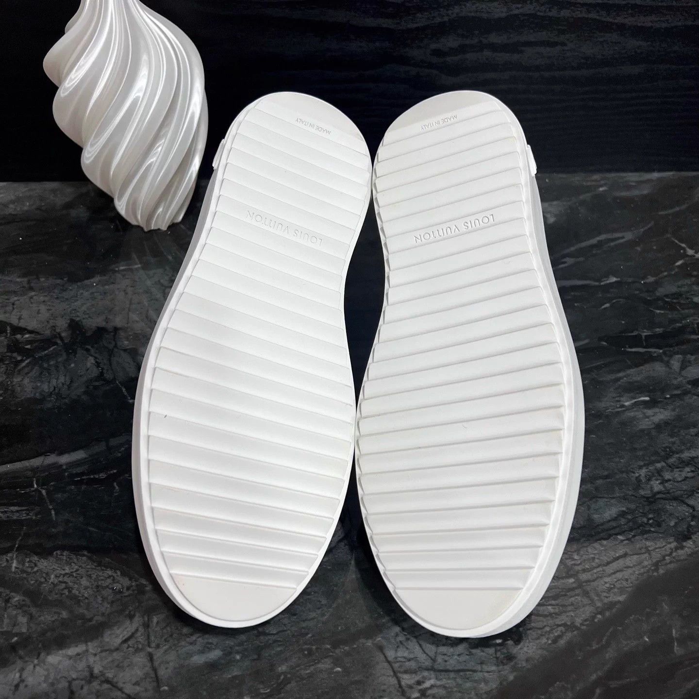 Louis Vuitton LV platform sneakers black/white colorblock 37.5 Size US 6.5 / IT 36.5 - 5 Thumbnail