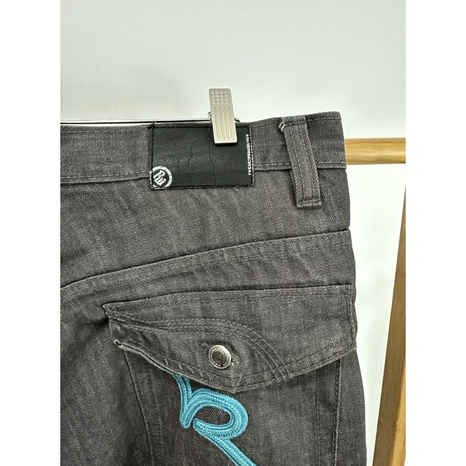 Rocawear Rocawear Jeans Men’s 38 Gray Denim Wide-Leg VTG Y2K Streetwear Hip Hop Baggy 34 Inseam 40 Waist Mens Size US 38 / EU 54 - 4 Thumbnail