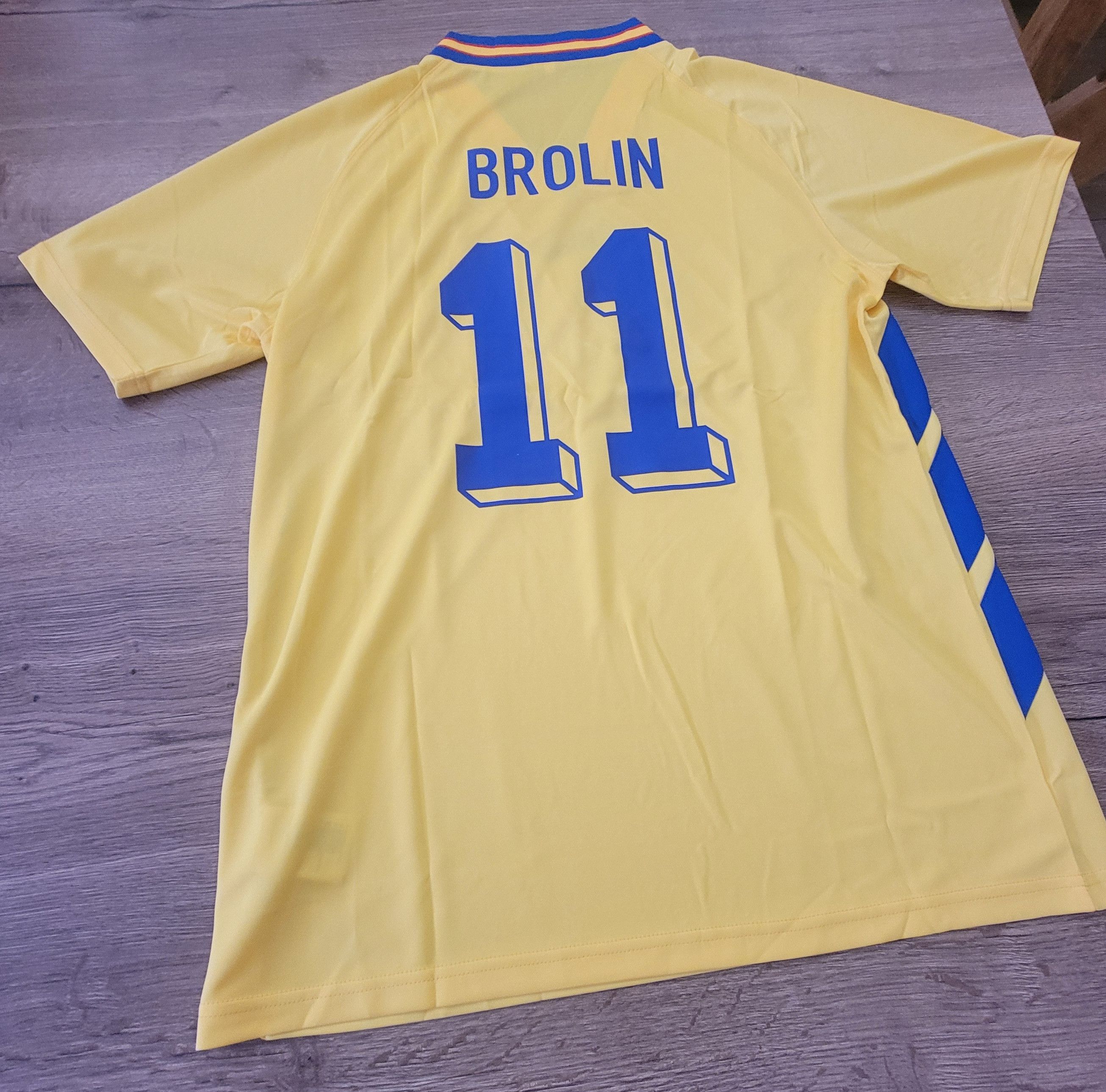 Other Brolin 11 Sweden 1994 Vintage Soccer Jersey Trikot Size US L / EU 52-54 / 3 - 1 Thumbnail