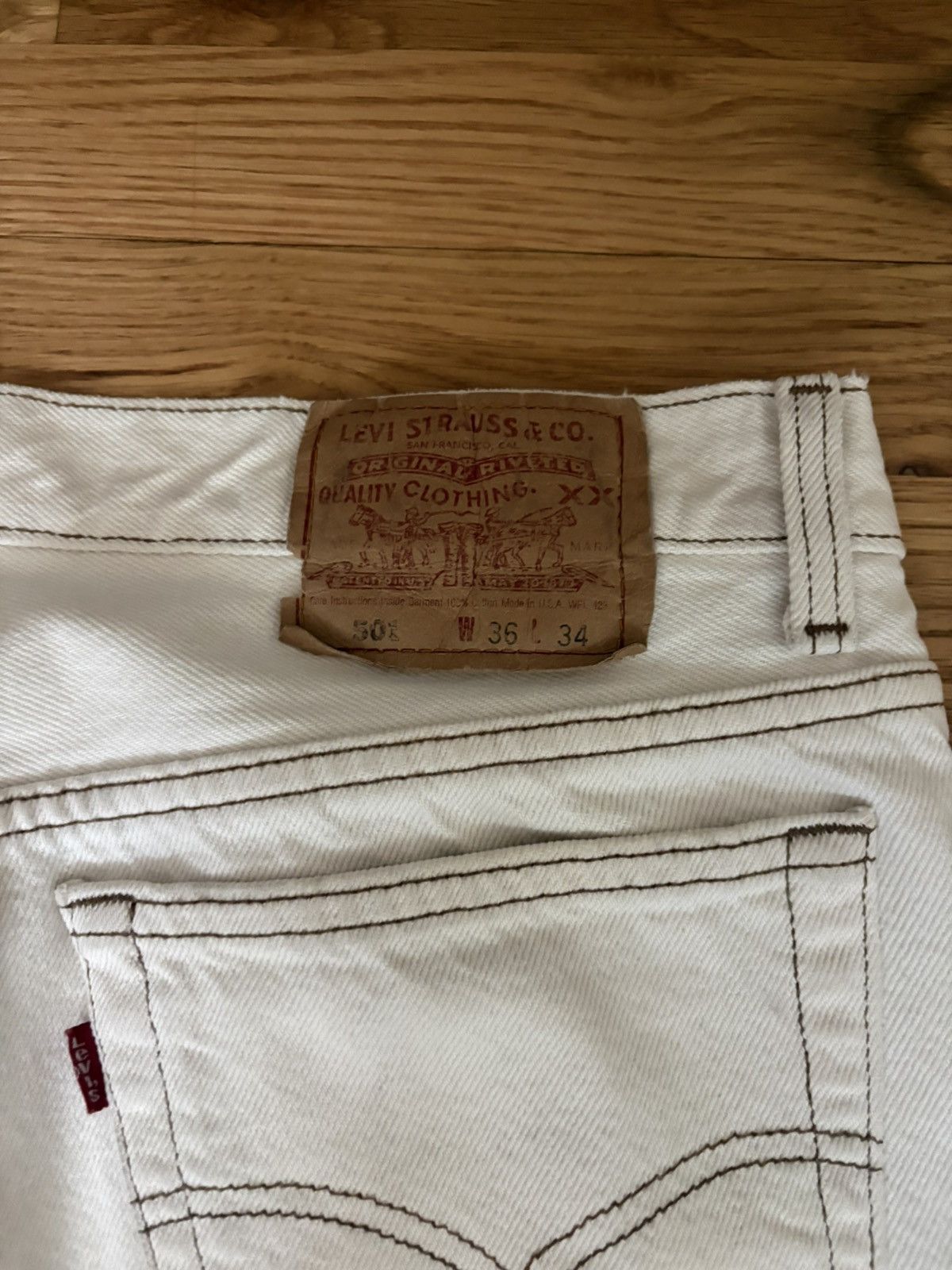 Levi's Levi’s 501 Vintage White Contrast Stitch Jeans Size US 33 - 6 Thumbnail