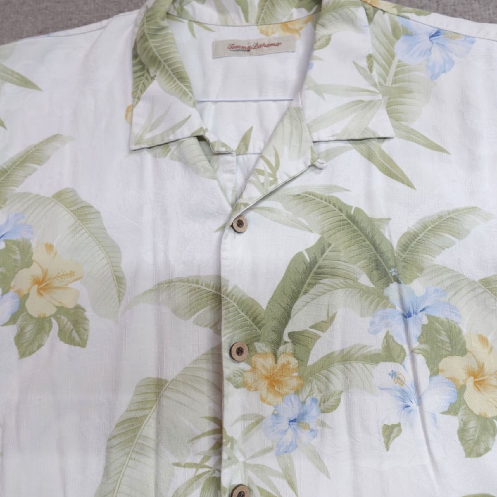 Tommy Bahama Tommy Bahama Shirt 2XL Beige Floral 100% Silk Loop Collar Shirt Short Sleeve Button-Up Casual Womens? Mens? Size US XXL / EU 58 / 5 - 2 Thumbnail