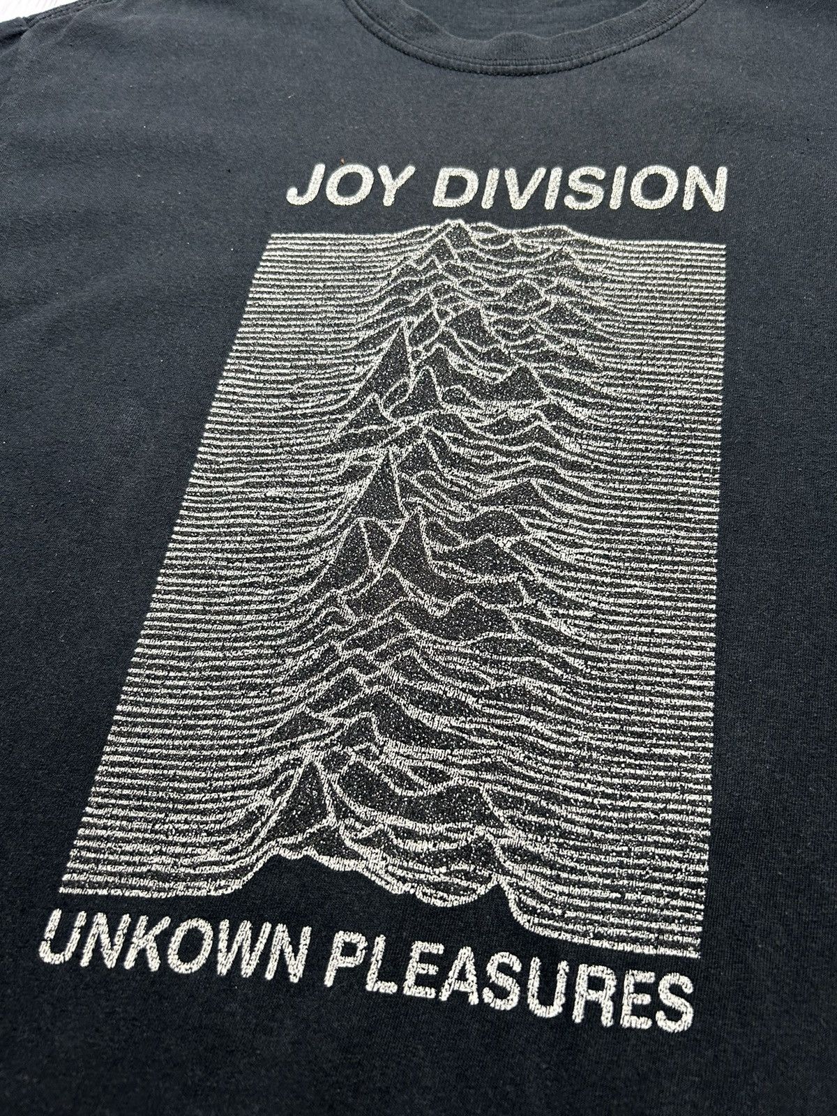 Band Tees Vintage Y2K Joy Division Unknown Pleasures T-Shirt Size US L / EU 52-54 / 3 - 5 Thumbnail