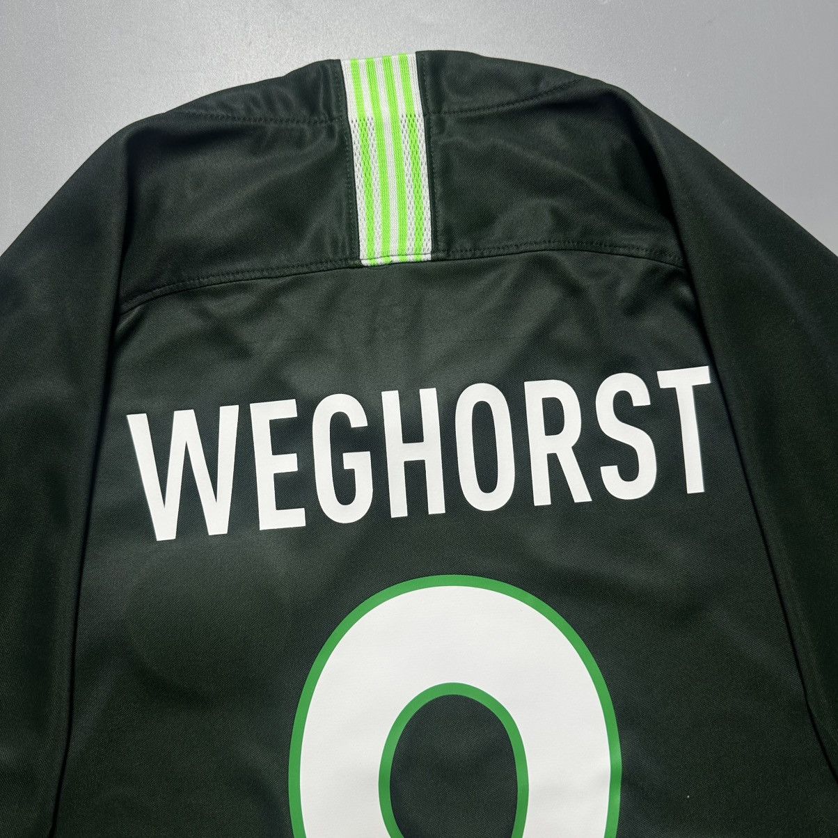 Nike WOLFSBURG NIKE 2019/2020 FOOTBALL HOME JERSEY #9 WEGHORST Size US L / EU 52-54 / 3 - 12 Thumbnail