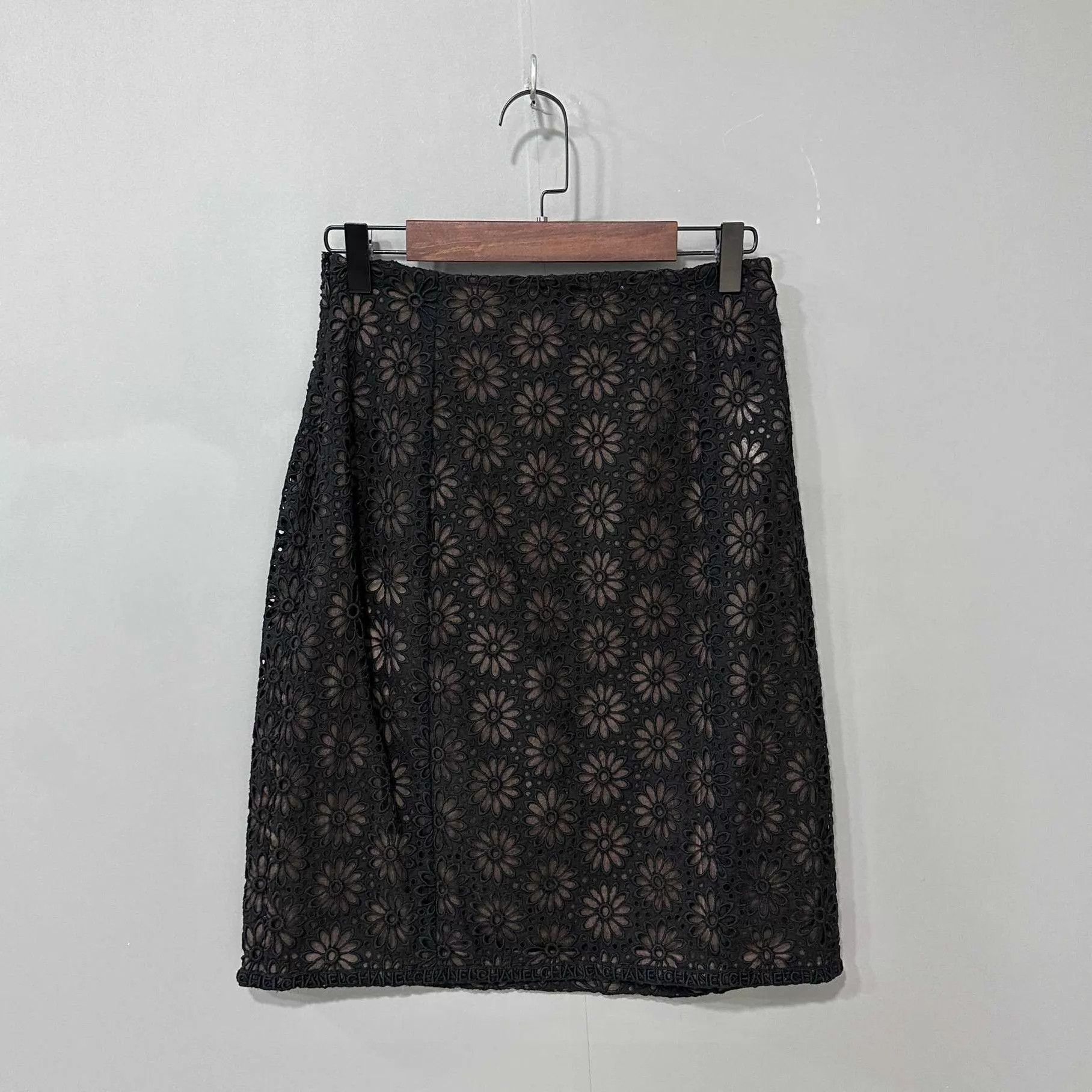 Chanel Chanel 21S Spring/Summer Black Daisy Lace Cutout Mini Skirt Size 27" / US 4 / IT 40 - 1 Thumbnail