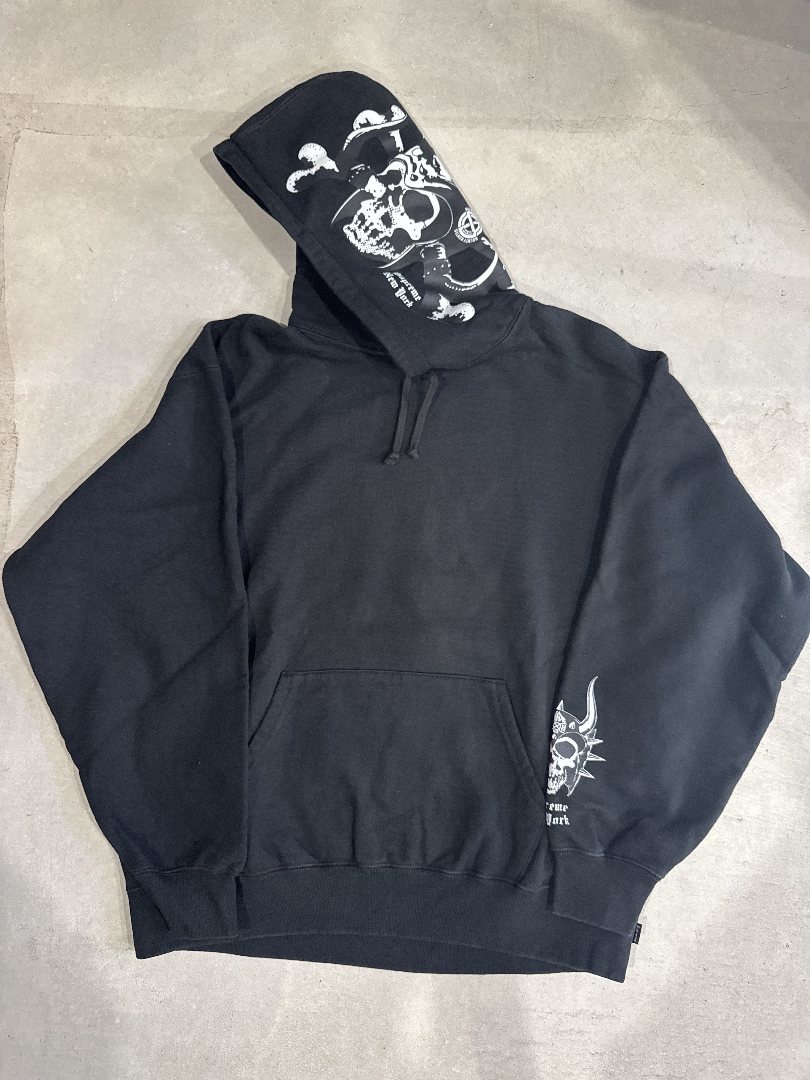 Supreme SUPREME 23AW Catwoman Print Hoodie Black Size L | Grailed