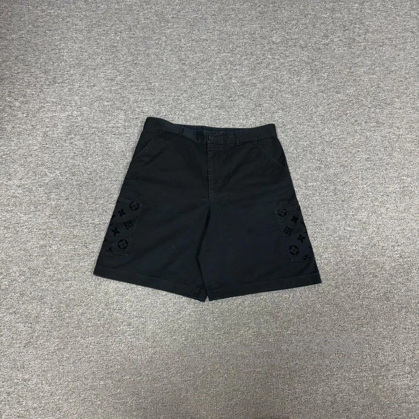 Louis Vuitton louis vuitton logo denim shorts for men. Size US 28 / EU 44 - 1 Thumbnail