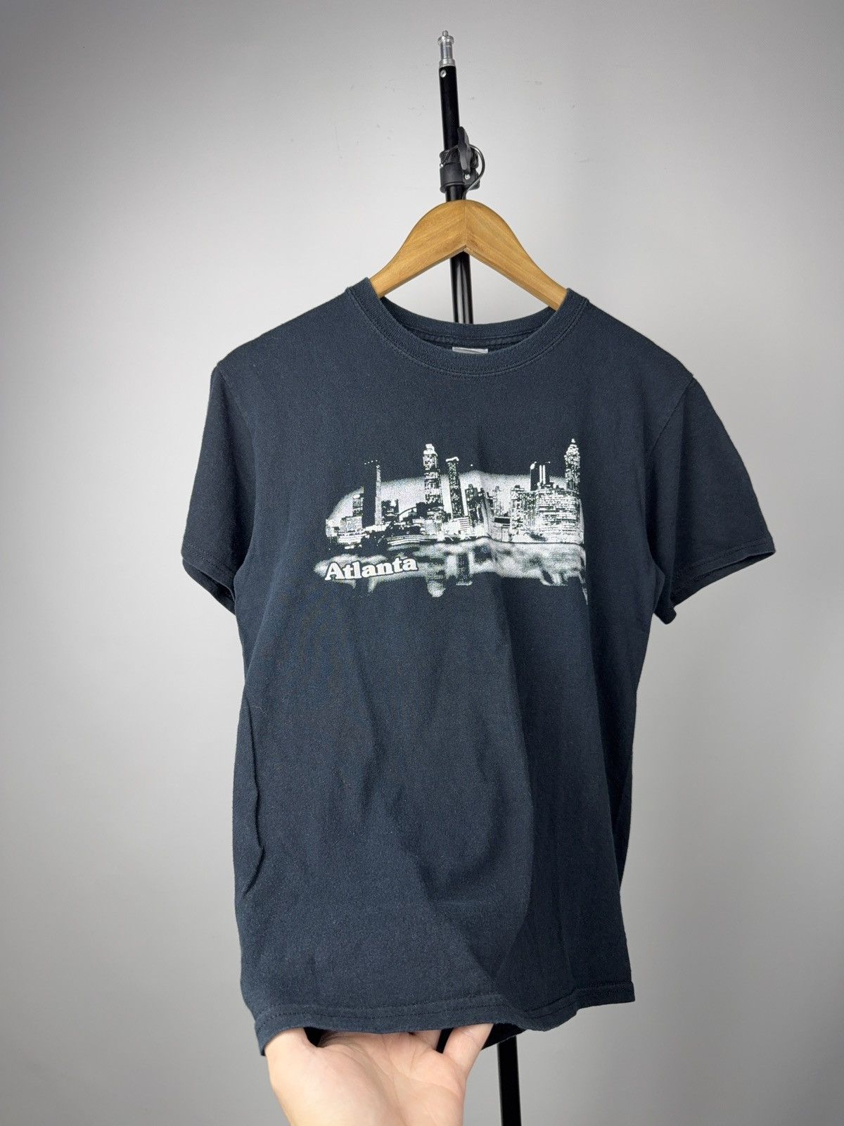 Vintage Vintage 00s Y2K Retro USA Atlanta Logo city t shirt Size US S / EU 44-46 / 1 - 3 Thumbnail