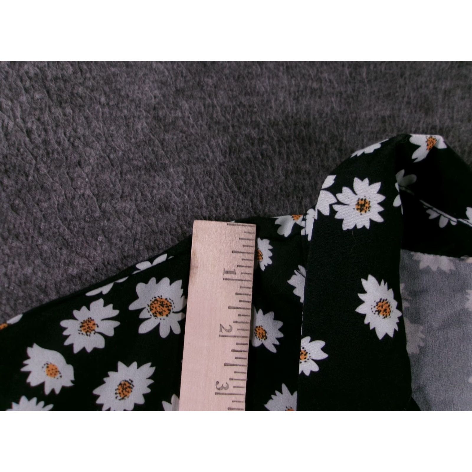 Shein Shein Blouse Women M Black Daisy Floral Button Up Collared Short Sleeve Flowy Cute Daisy Print Lightweight 97% Cotton 3% Spandex Size M / US 6-8 / IT 42-44 - 4 Thumbnail