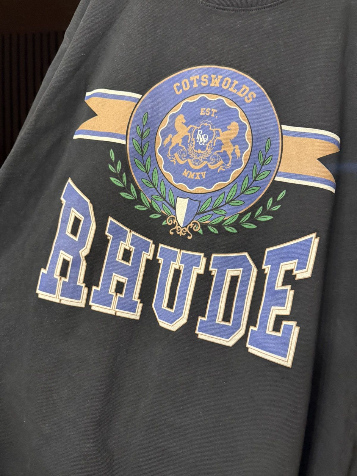 Rhude RHUDE COTSWOLDS CREST TEE SIZE LARGE Size US L / EU 52-54 / 3 - 3 Thumbnail