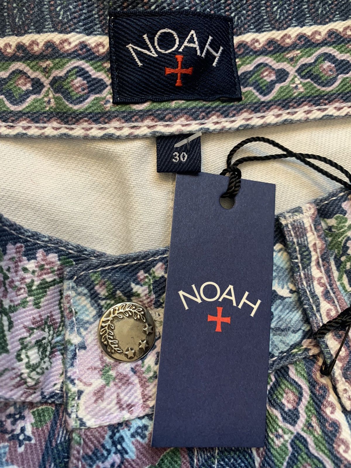 Noah NOAH 90’s STYLE DENIM STRIPED FLORAL SHORTS Size US 30 / EU 46 - 8 Thumbnail