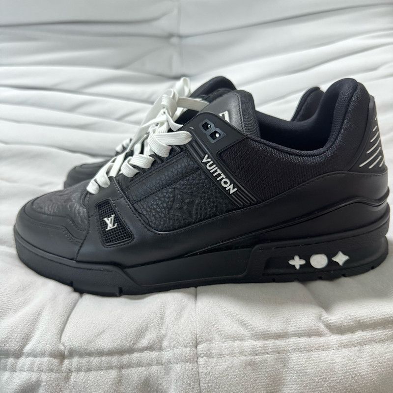Louis Vuitton Louis Vuitton Black Low-Top Trainer Sneakers 0079 Size US 9.5 / EU 42-43 - 1 Thumbnail