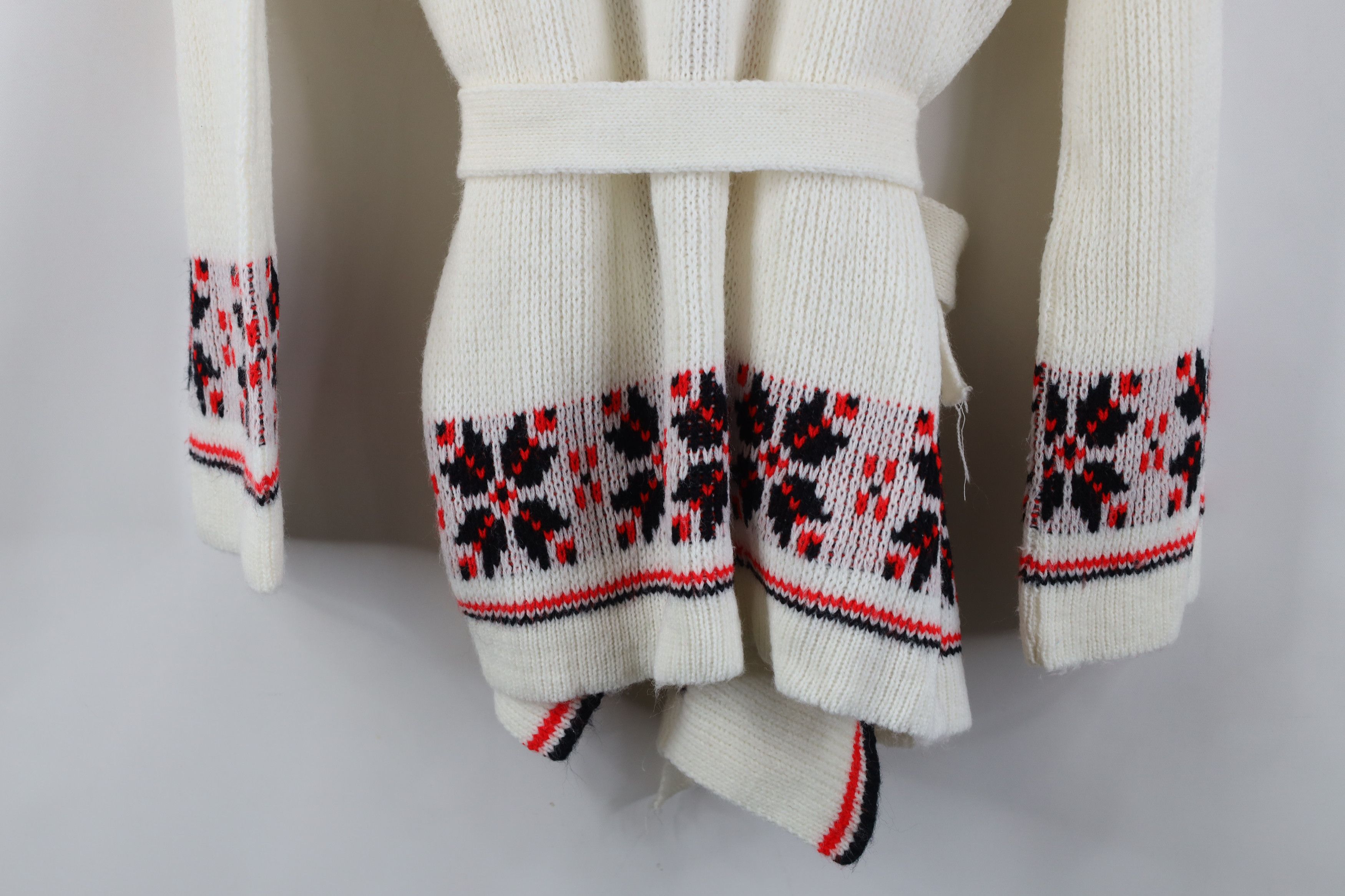Vintage Vintage 70s Streetwear Belted Snowflake Cardigan Sweater USA Size L / US 10 / IT 46 - 12 Thumbnail