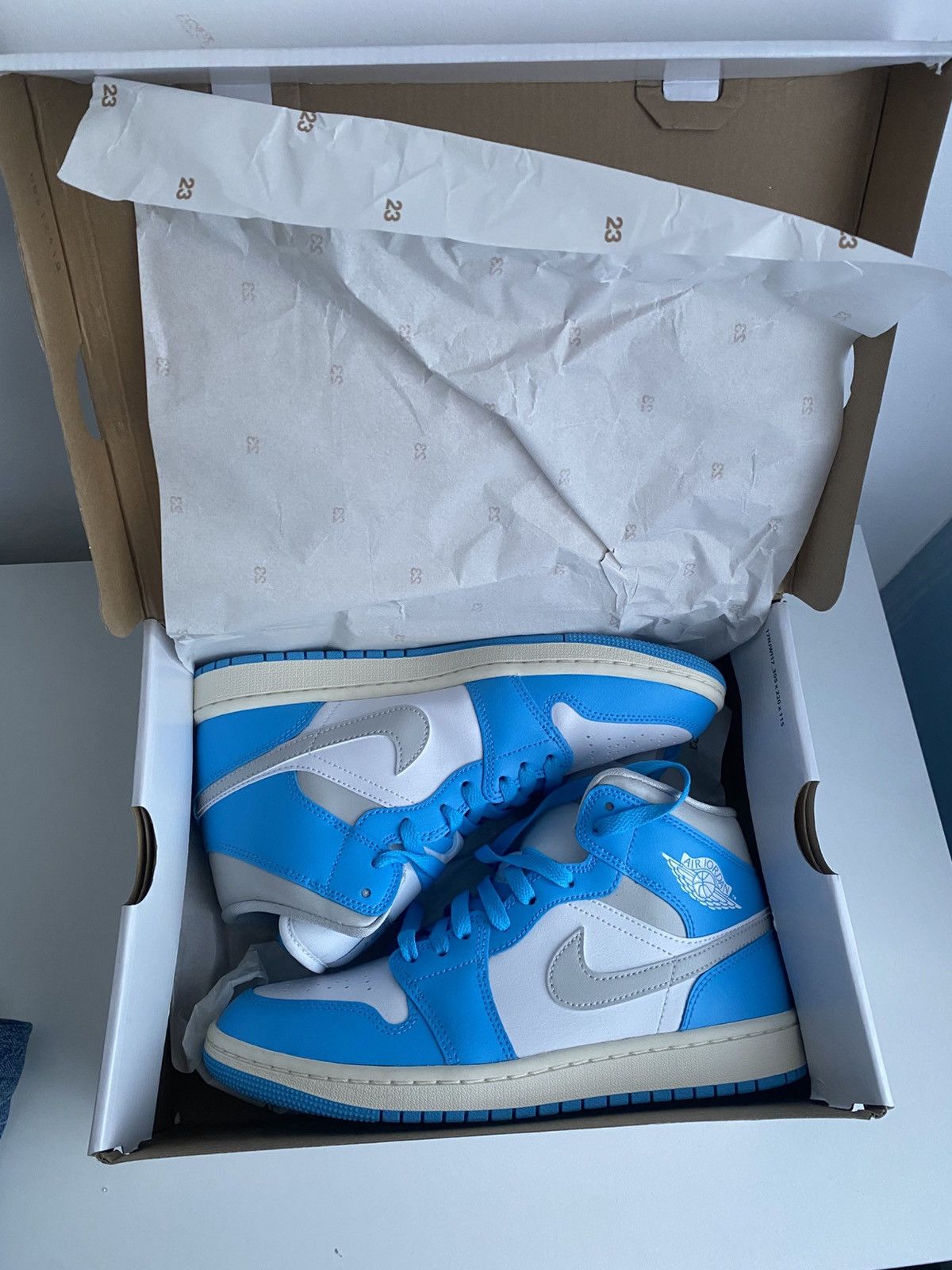 Jordan Brand Nike Air Jordan 1 Mid "Dark Powder Blue / UNC" Size US 9 / IT 39 - 1 Thumbnail