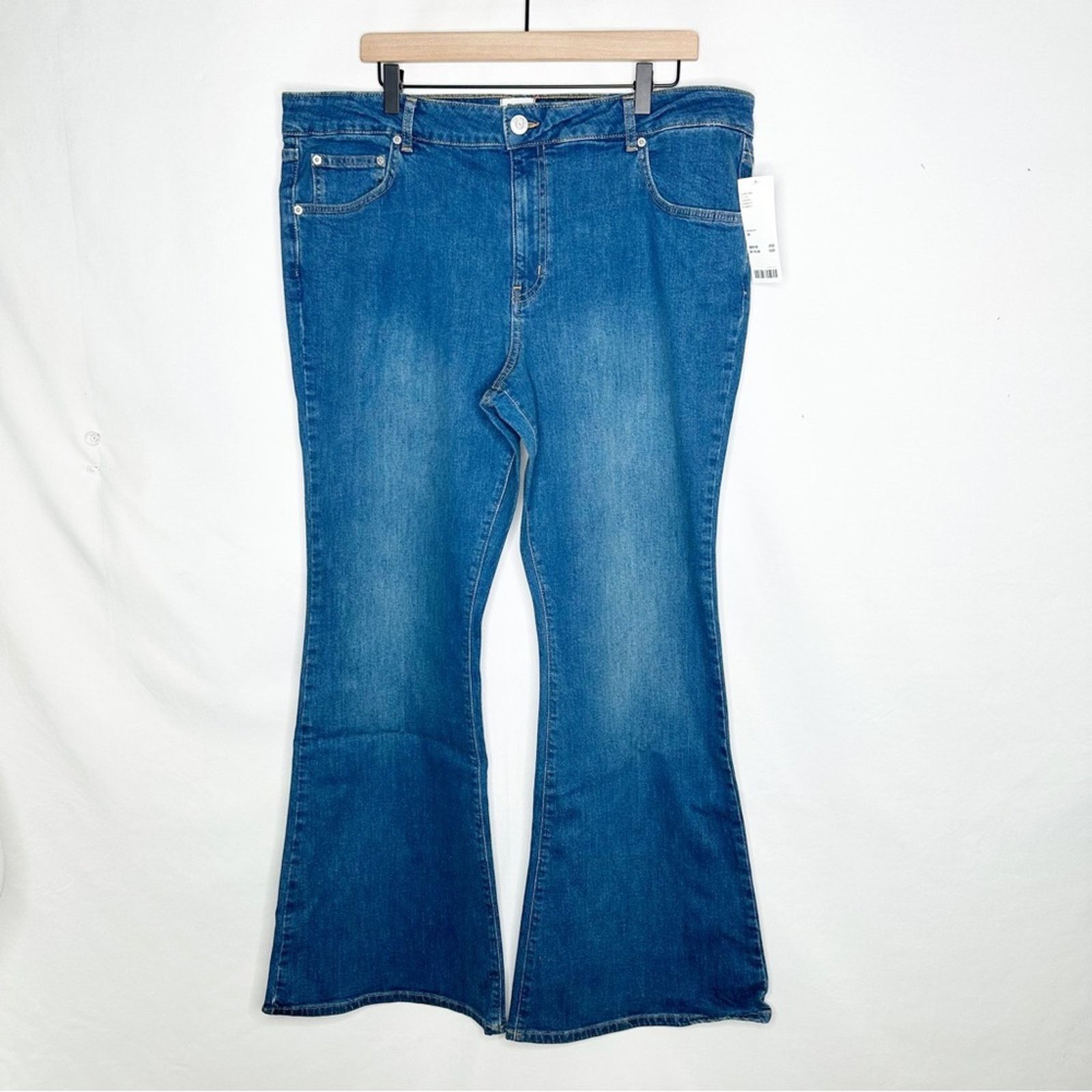 UO BDG Low Rise Flare Jean NWT in Size 35 Jeans