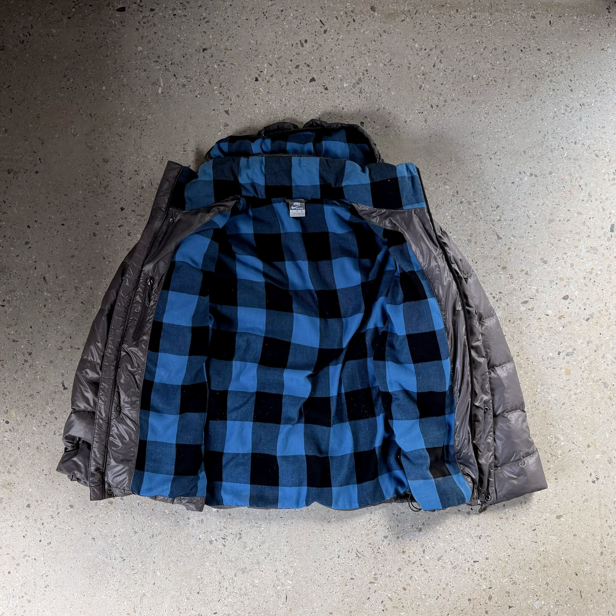 Nike Nike Puffer Jacket with plaid lining Size US L / EU 52-54 / 3 - 3 Thumbnail
