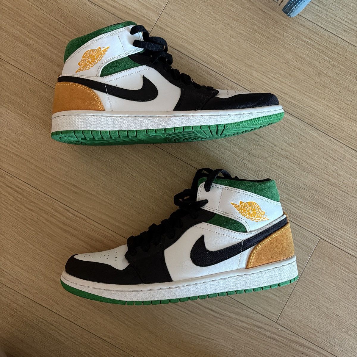Jordan Brand Air Jordan 1 mid Oakland Size US 8 / EU 41 - 1 Thumbnail