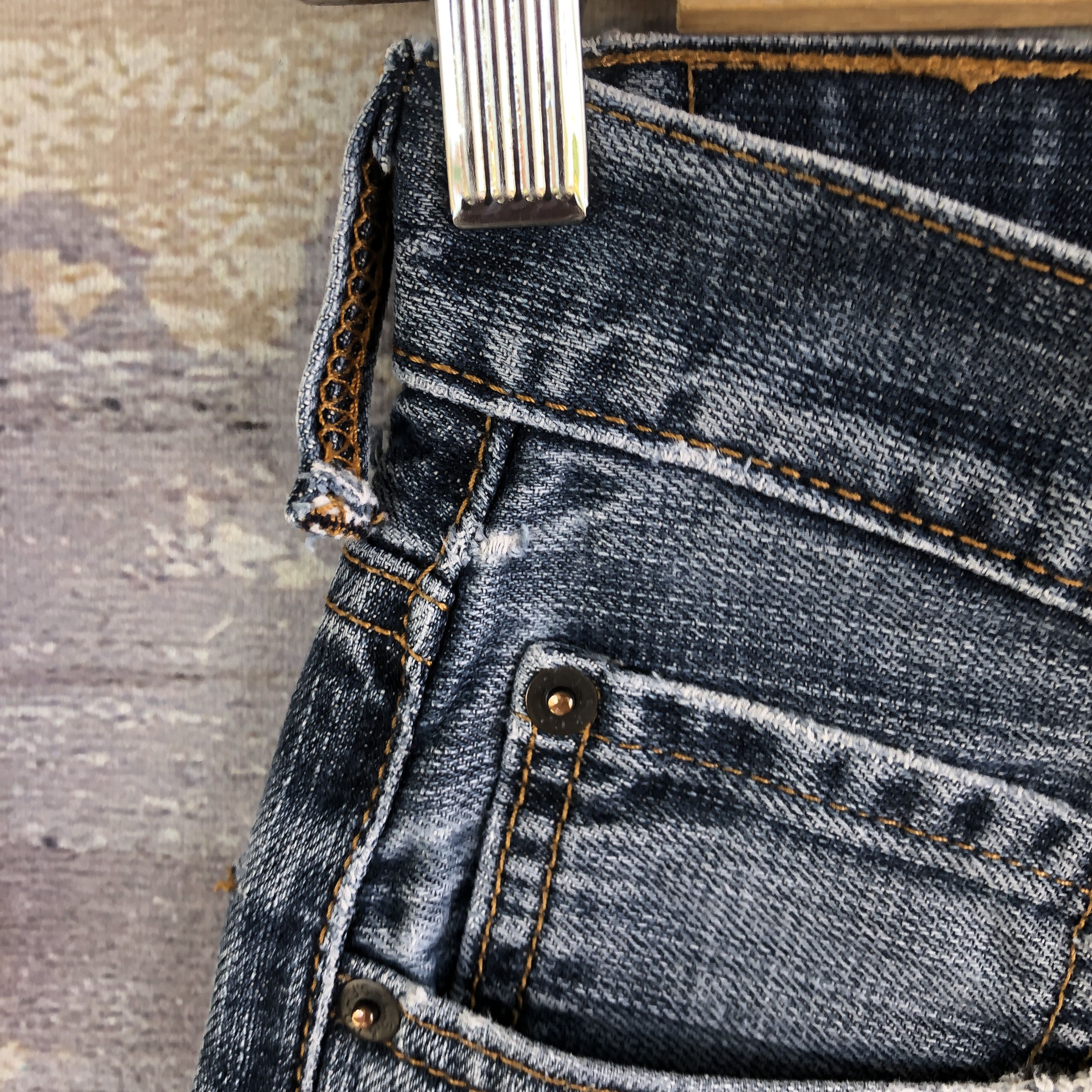 Levi's Vintage Levis 550 Faded Baggy Jeans Levi's Light Wash Denim Size US 30 / EU 46 - 9 Thumbnail
