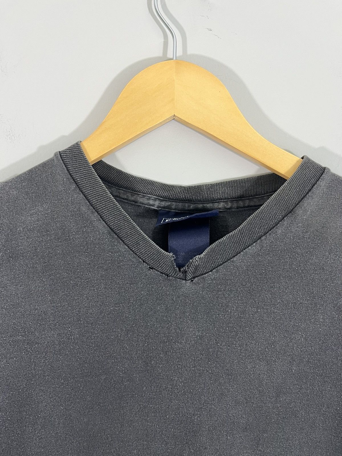 Vintage Sun Faded Blank Distressed V Neck Tee Size US M / EU 48-50 / 2 - 4 Thumbnail