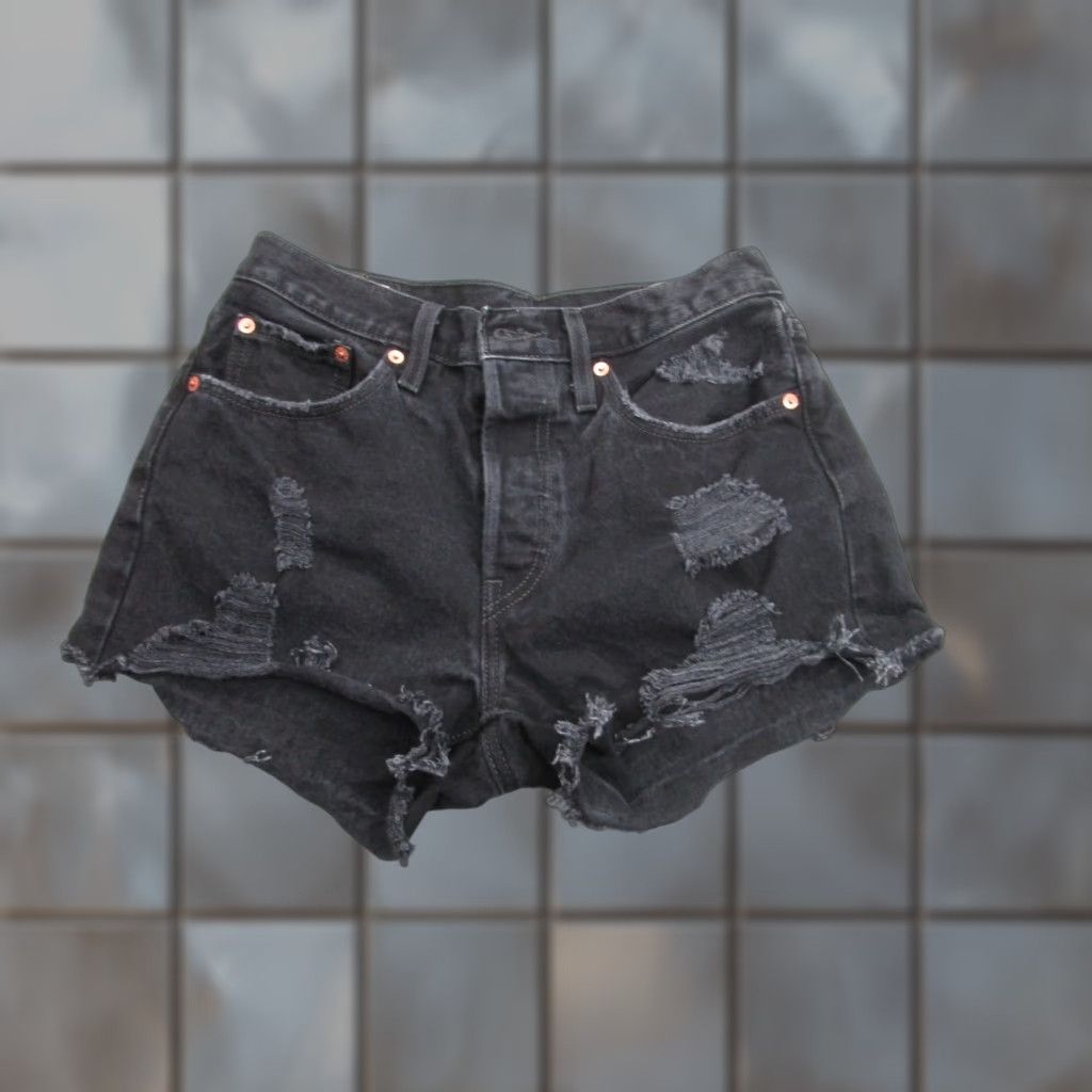 Levi's Levi's 501 Shorts Womens 27 Black Cut-Off Button Fly Summer Booty Boho Big E Size 27" / US 4 / IT 40 - 1 Thumbnail