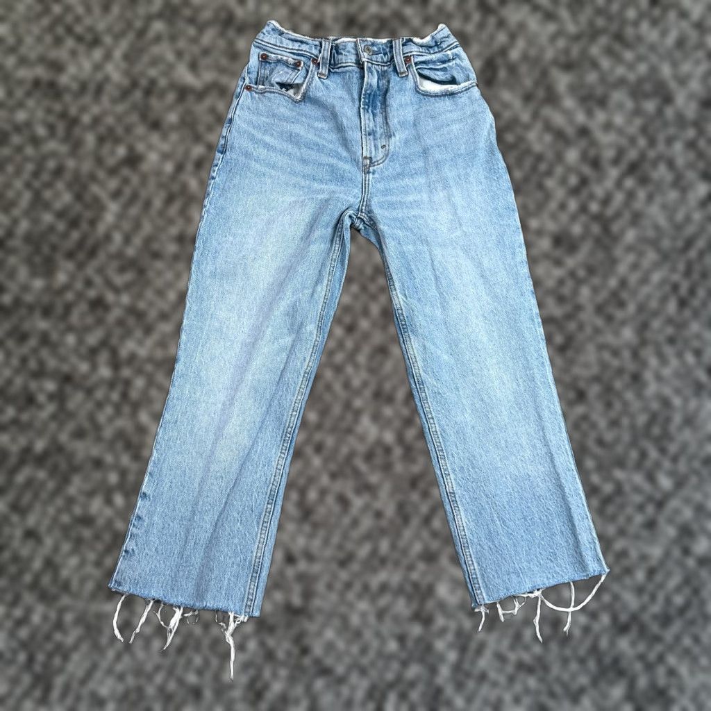 Abercrombie & Fitch Abercrombie & Fitch Ultra High Rise 90s Straight Jeans Size 0 Light Wash Blue Denim Women Regular 5-Pocket 23 in Inseam Footnotes: Preowned/Vintage No Size 25" / US 0 / IT 36 - 1 Thumbnail