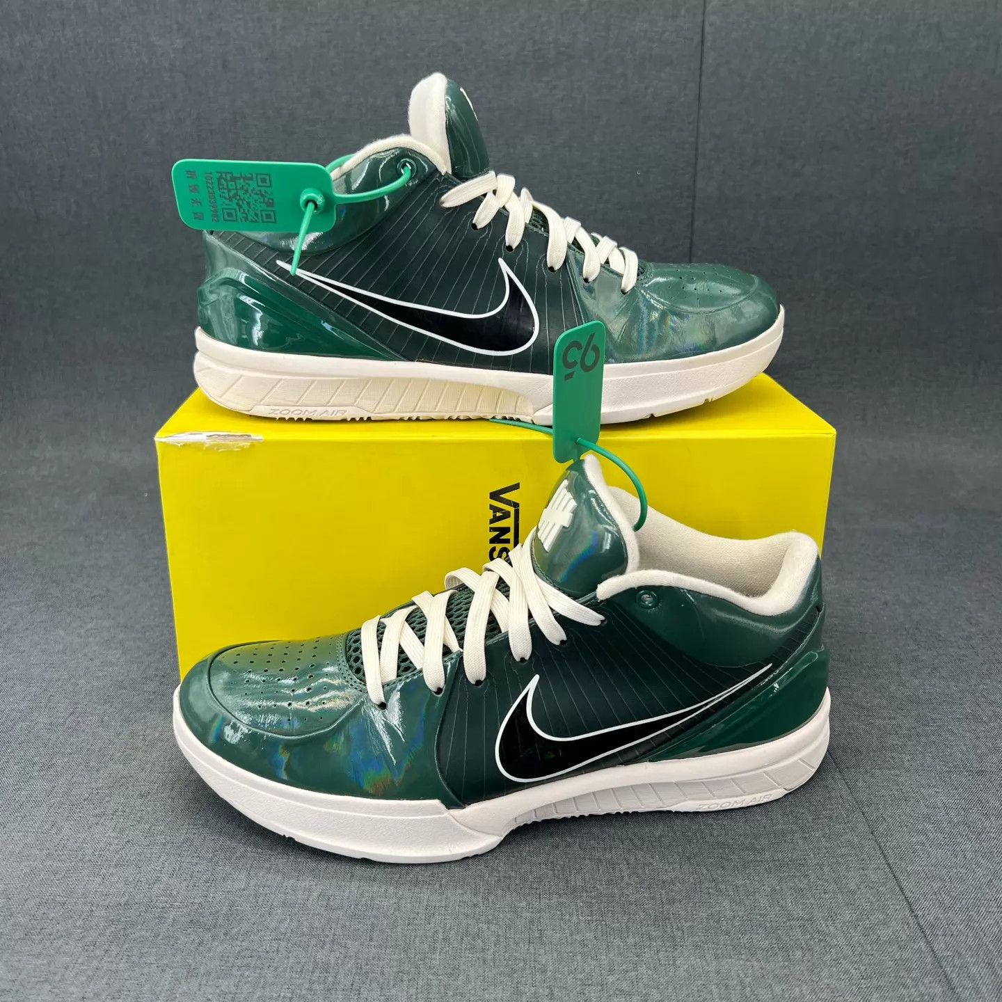 Nike Nike KD 4 Milwaukee Bucks 44 Boxed Like New Size US 11 / EU 44 - 8 Thumbnail