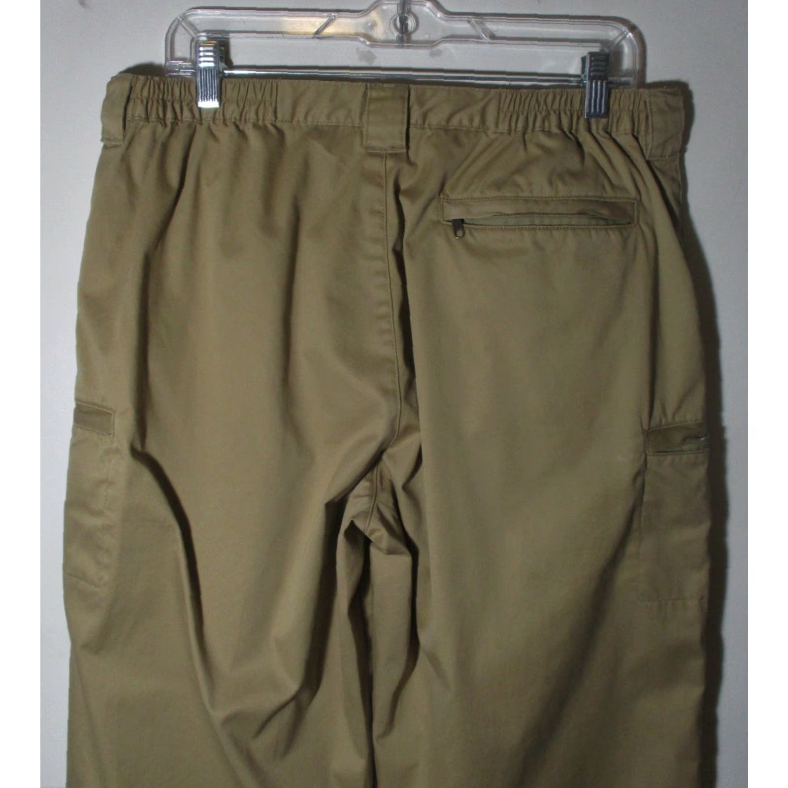 Vintage L.L. Bean Cargo Pants Tan 36W 32L Men’s Cotton Pleated Zipper Button Pockets Regular Fit Casual Pants Size US 36 / EU 52 - 4 Thumbnail
