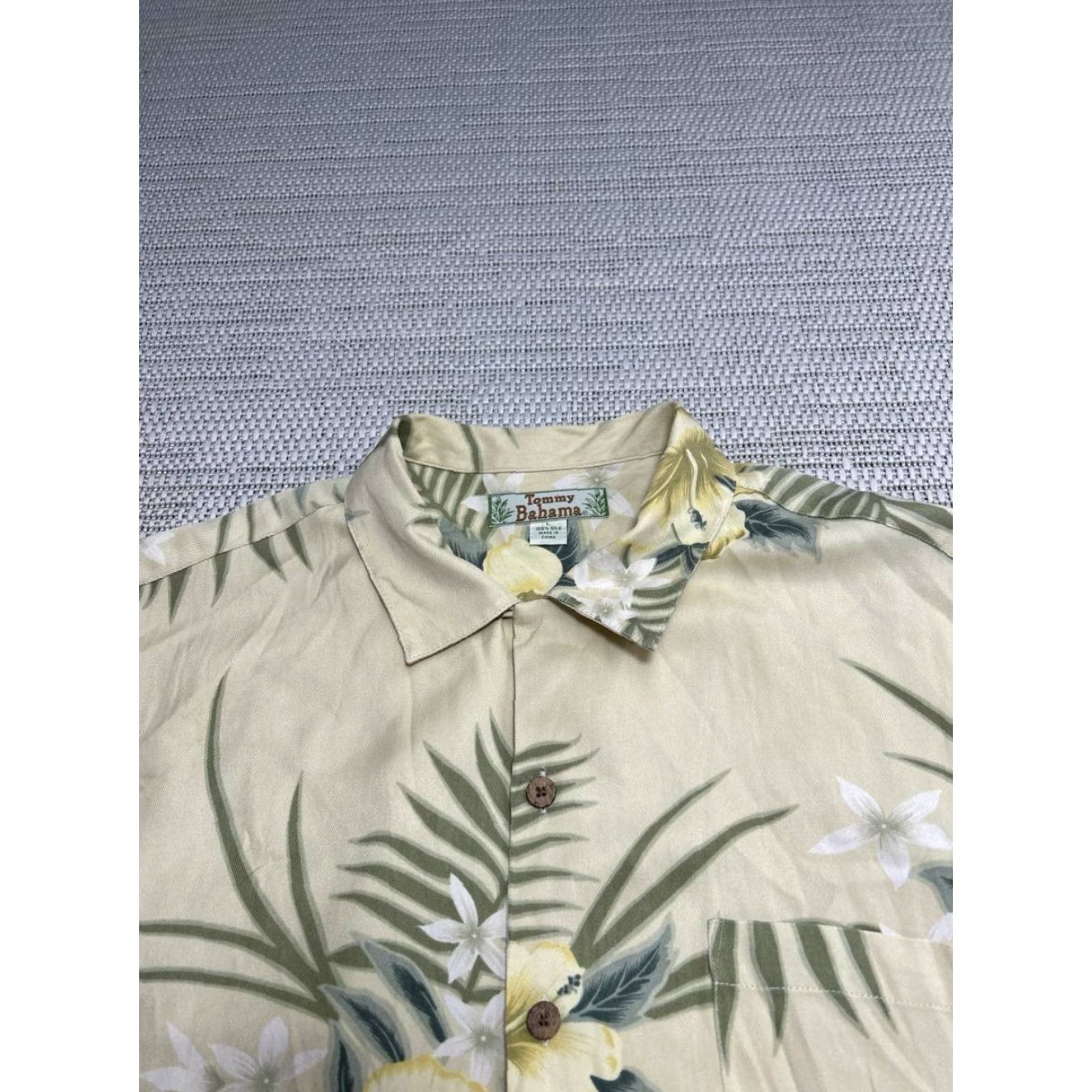 Tommy Bahama Tommy Bahama Hawaiian Shirt Mens Large Multicolor Floral Silk Camp Collar Beach Size US L / EU 52-54 / 3 - 3 Thumbnail