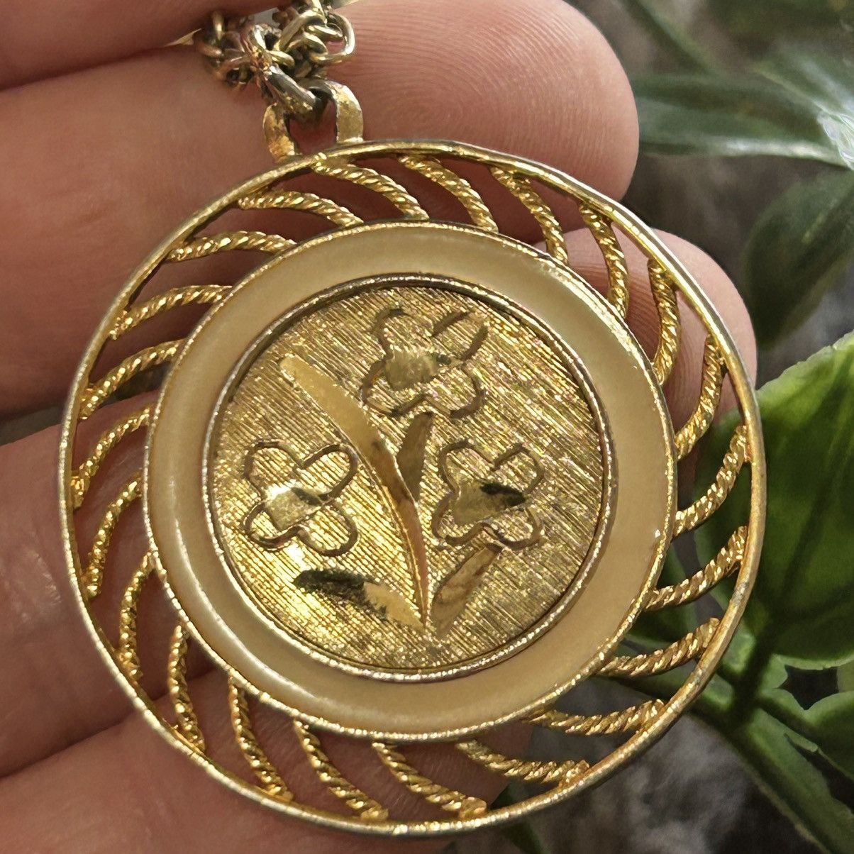Vintage Vintage 70s-80s die cut floral medallion double necklace Size ONE SIZE - 5 Thumbnail