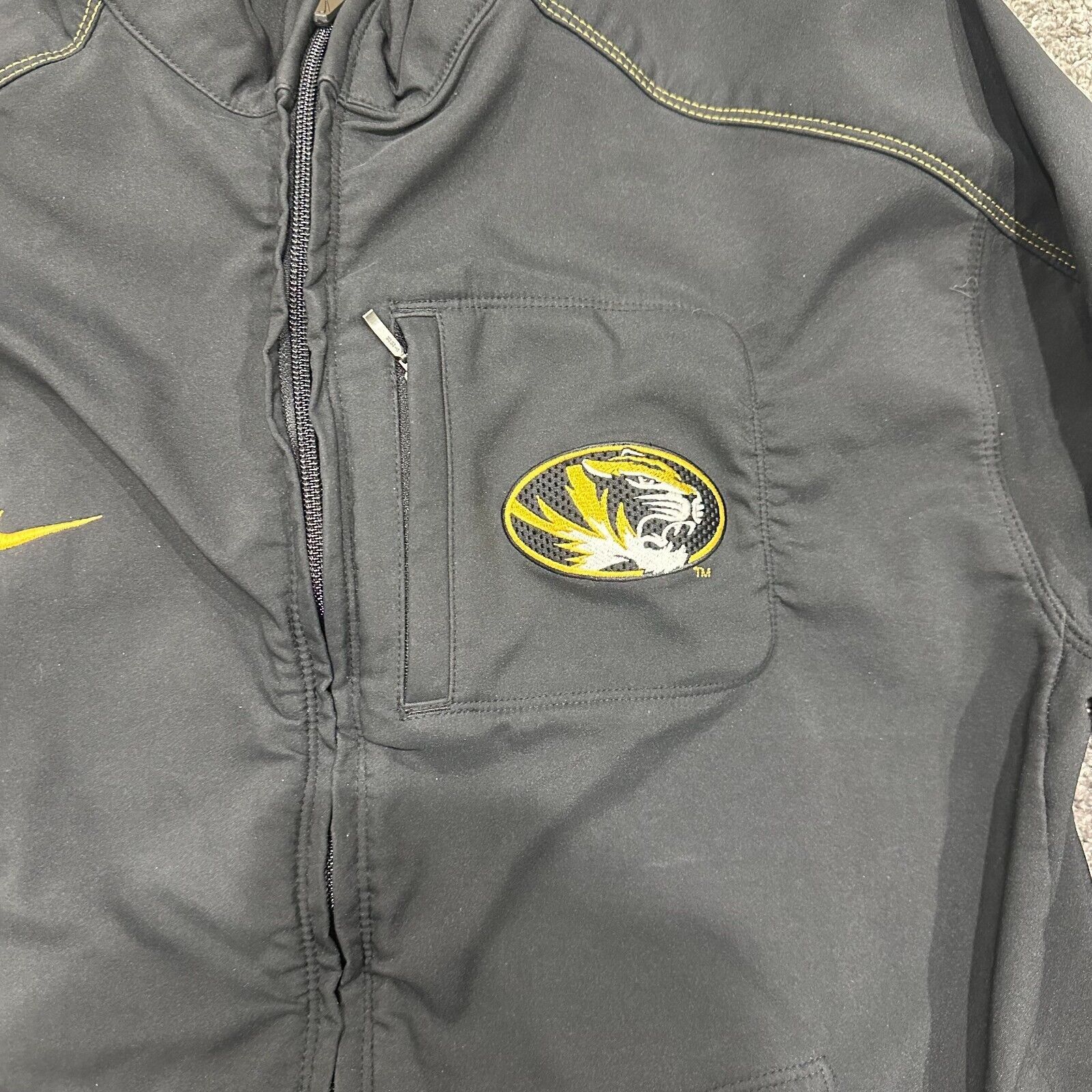 Nike Vtg Nike Missouri Tigers Hardshell Jacket Heavyweight Mens M Size US M / EU 48-50 / 2 - 2 Thumbnail