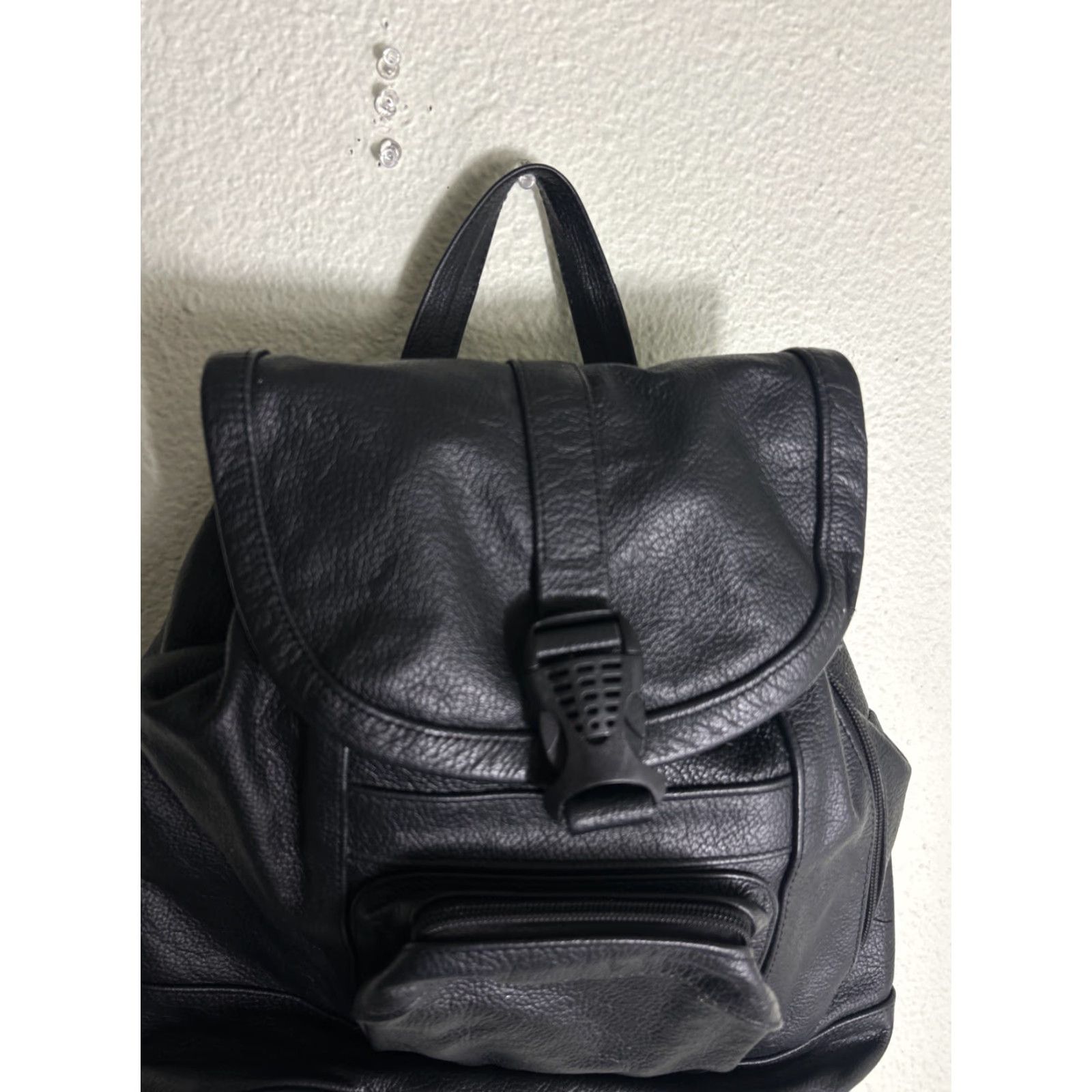 Vintage VINTAGE Black Leather Backpack Small Crossbody Purse 13x11x6 Buckle Strap Broken Women's Crossbody Bag Leather 13x11x6 Womens Size ONE SIZE - 5 Thumbnail