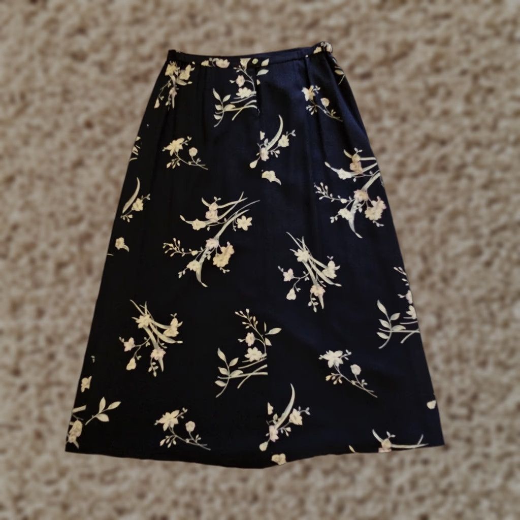 Talbots VINTAGE Talbots Skirt Womens 12 Beige Floral Lined Silk Midi A-Line 100% Silk Womens 12 Beige Floral Classic Career Modest Size 34" / US 12 / IT 48 - 1 Thumbnail