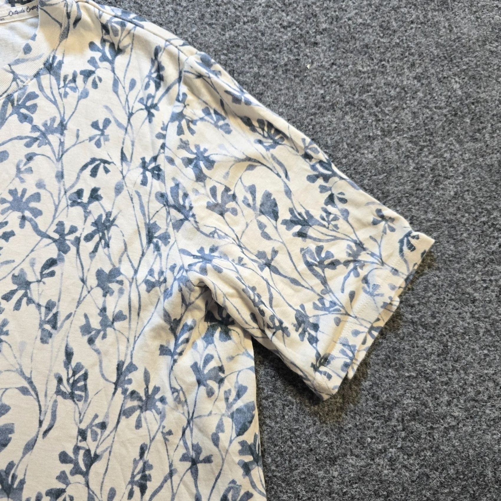 Vintage LL Bean Sleep Top Womens Size S White Blue Floral Lounge Knit Top Short Sleeve Round Neck Size S / US 4 / IT 40 - 3 Thumbnail
