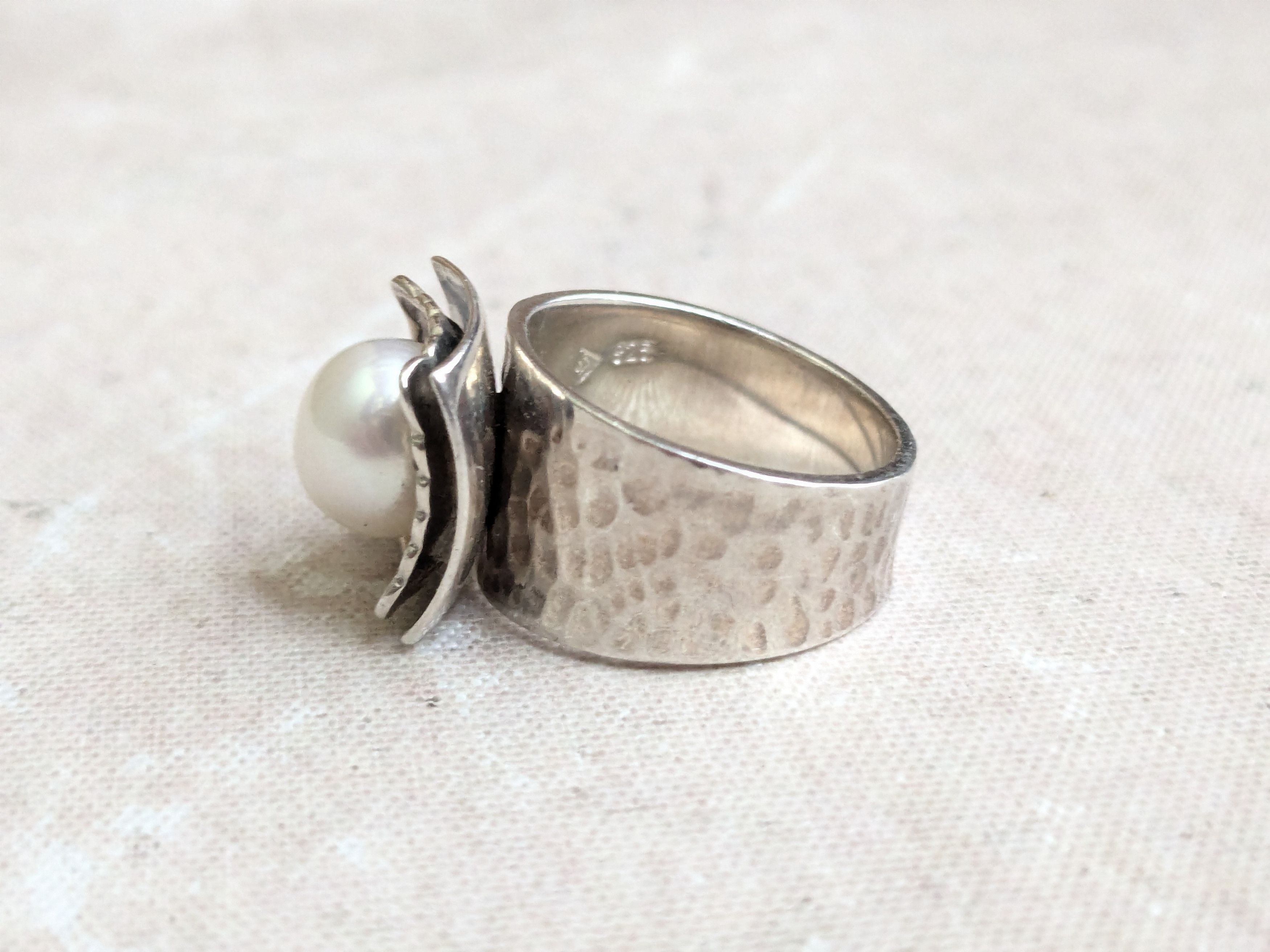 Sterling Silver Silpada Sterling Silver Ring Pearl 6.5 Hammered Size ONE SIZE - 2 Thumbnail