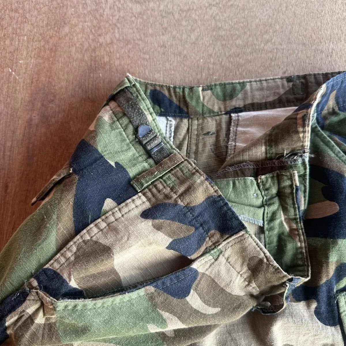 Japanese Brand VTG DOUBLE KNEE CAMO WOODLAND DISTRESSED TACTICAL CARGO PANT Size US 34 / EU 50 - 8 Thumbnail