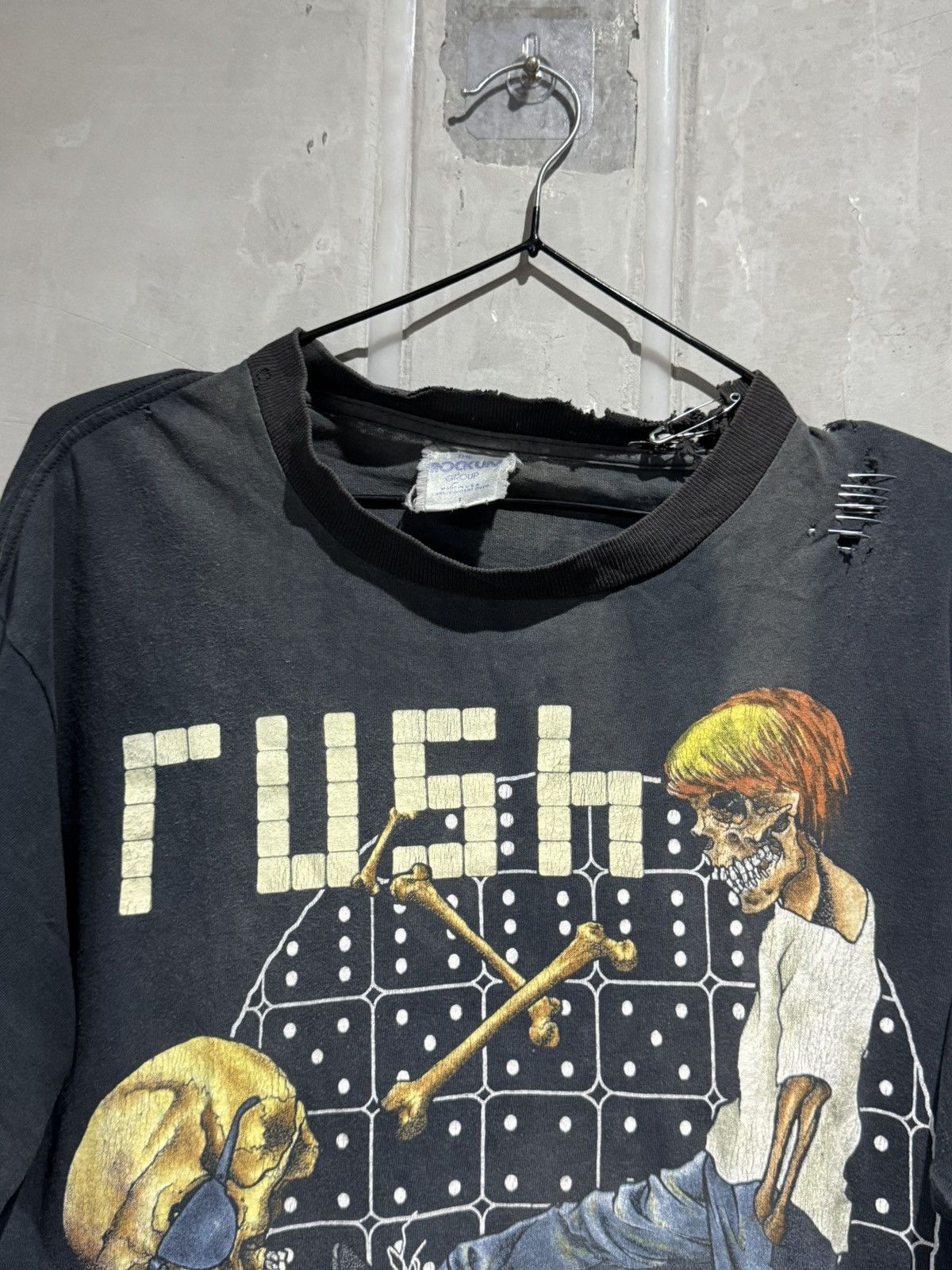 Band Tees Vintage 1991 Band Tee Rush Roll The Bones Heavily Distressed Size US L / EU 52-54 / 3 - 10 Thumbnail