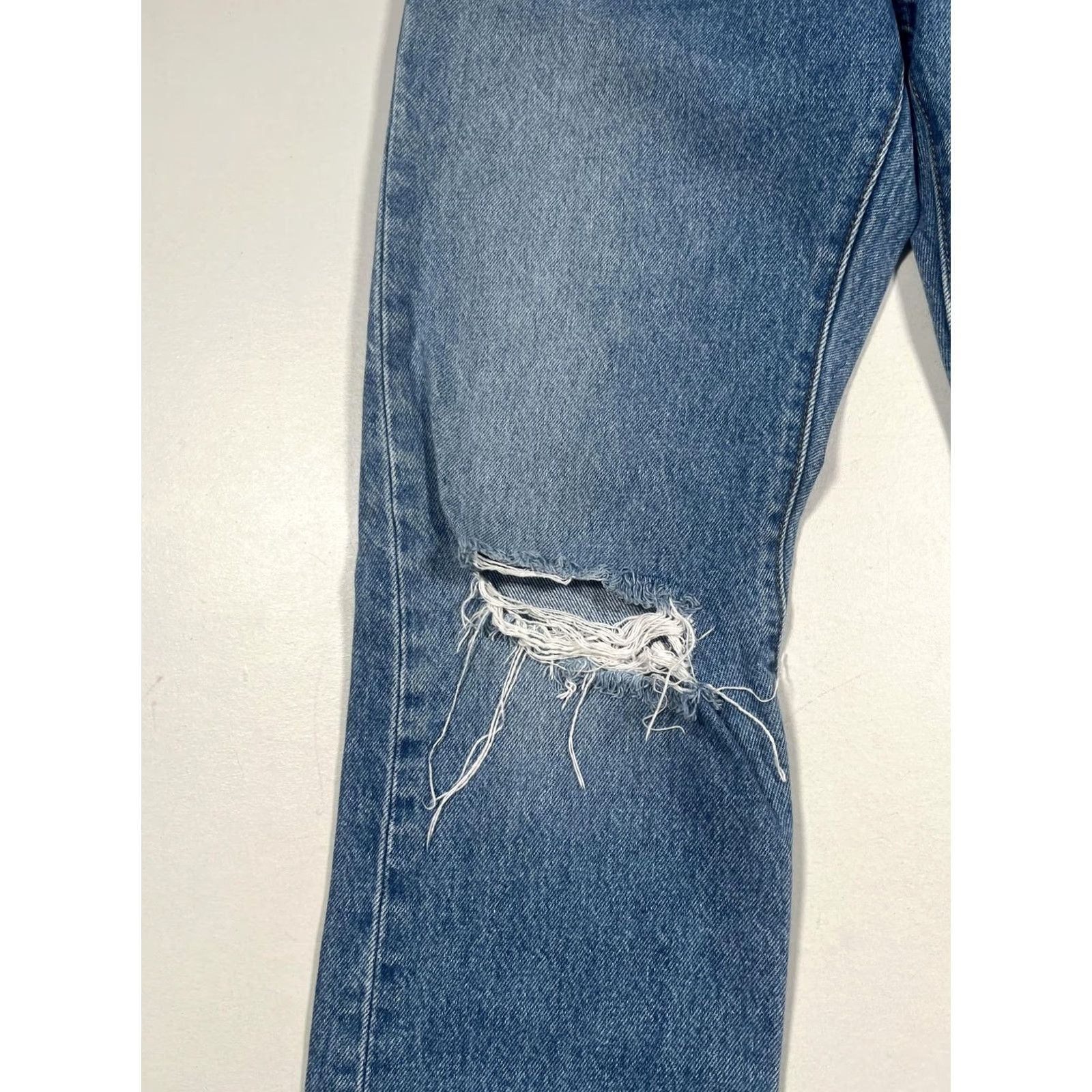 Levi's Levi's 501 Jeans W26 L32 Medium Blue Straight High Rise Distressed Denim Womens Regular XS? Size 26" / US 2 / IT 38 - 5 Thumbnail