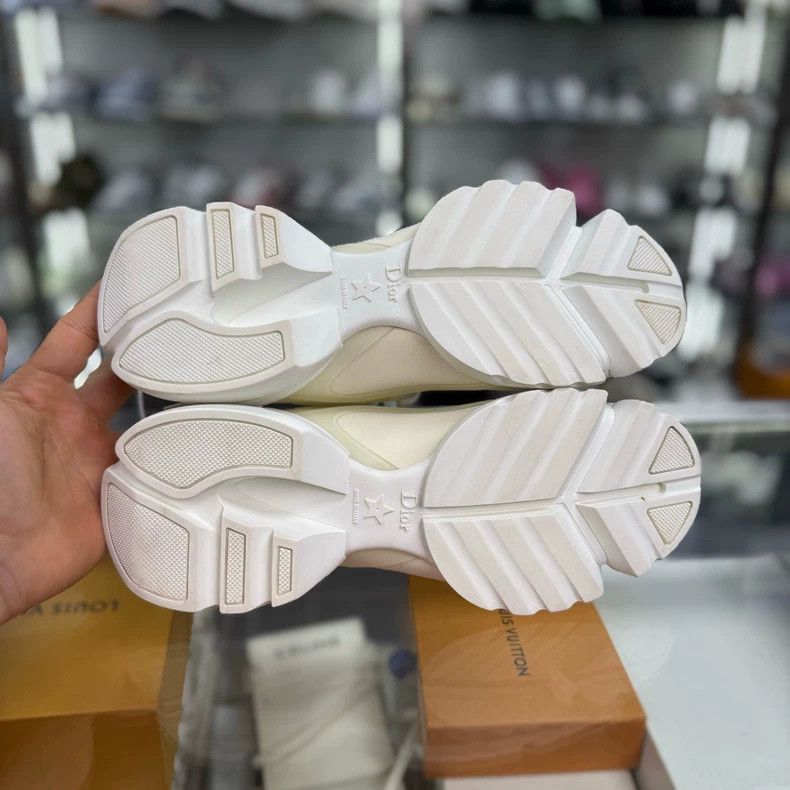 Dior Dior Dad Sneakers in White Size 37-2505 Size US 6 / EU 39 - 7 Thumbnail